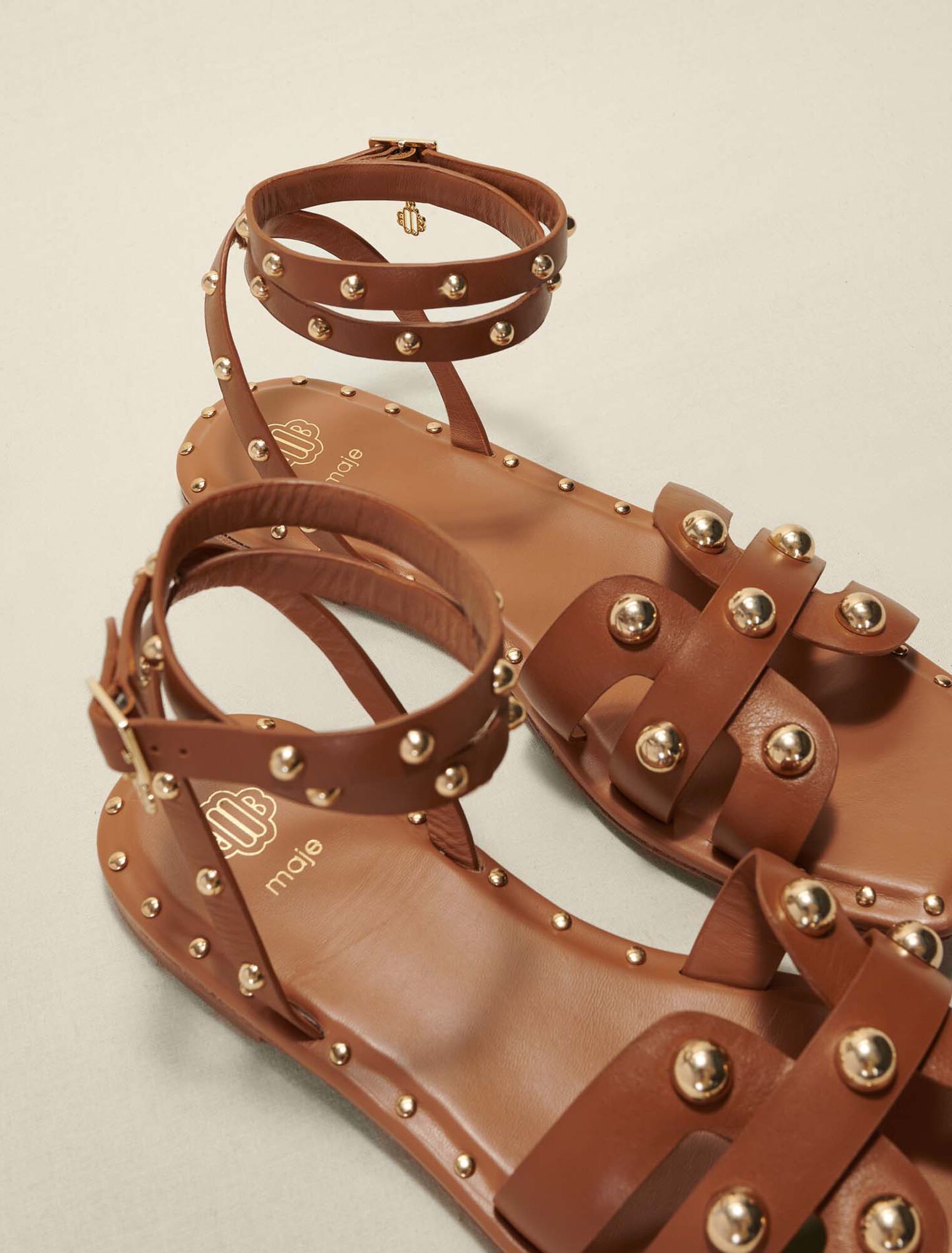 Sandales en cuir clouté