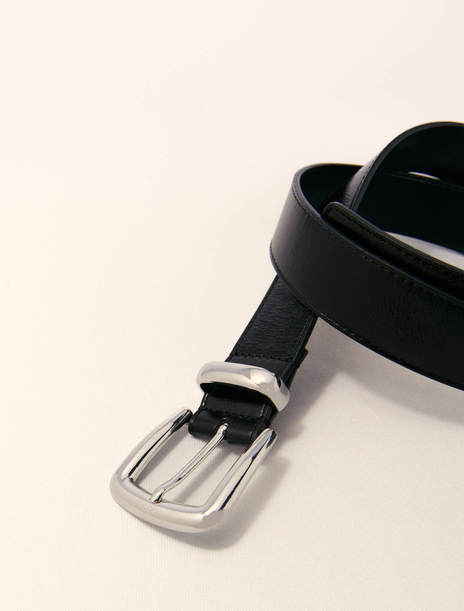 Ceinture en cuir et boucle carrée