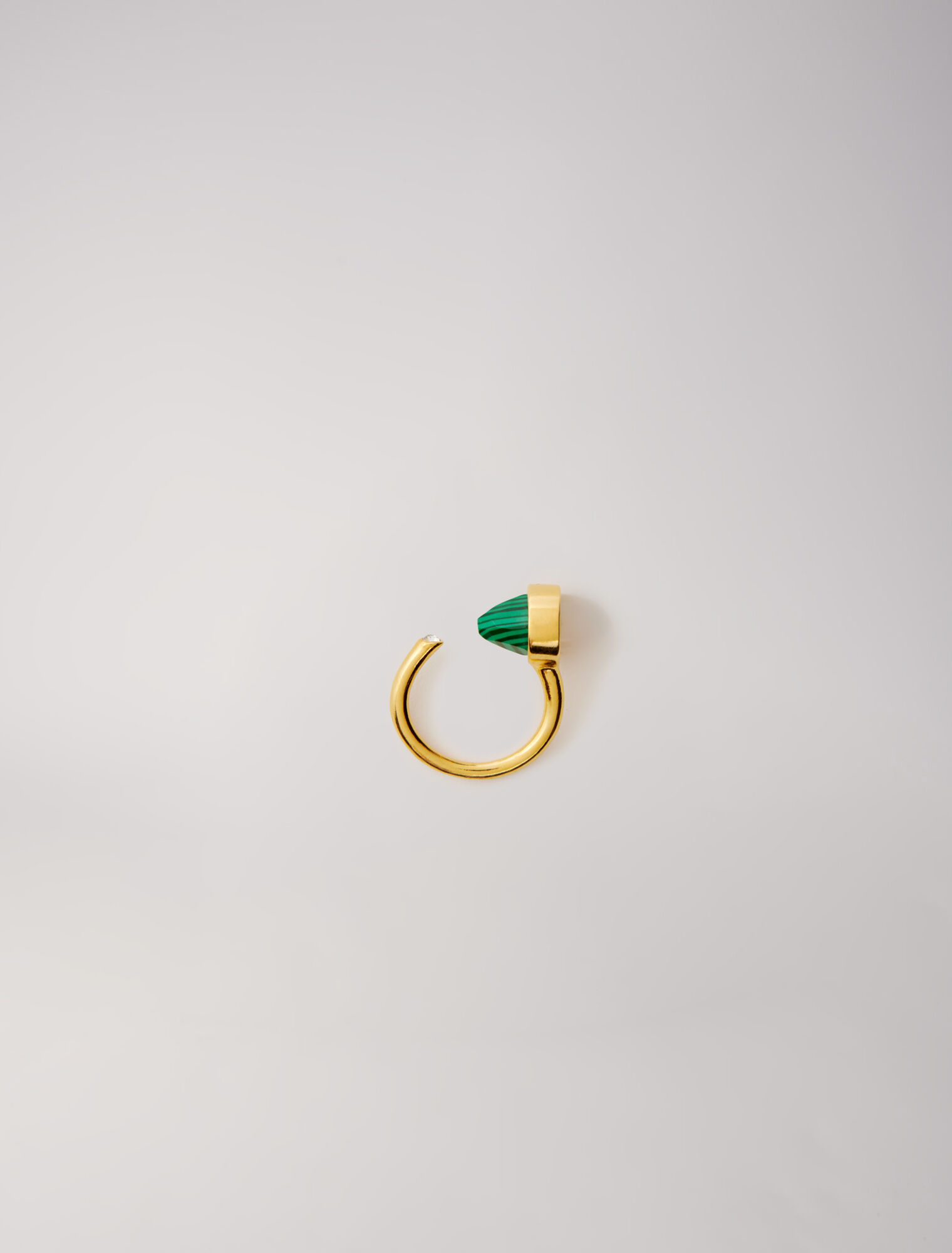 Bague ornée de pierres naturelles