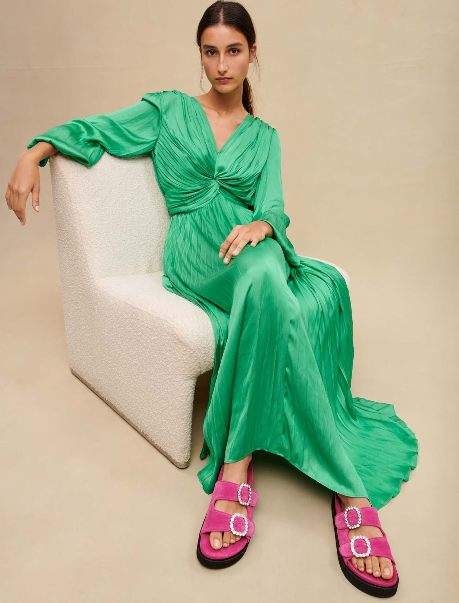 Robe longue drapée satinée