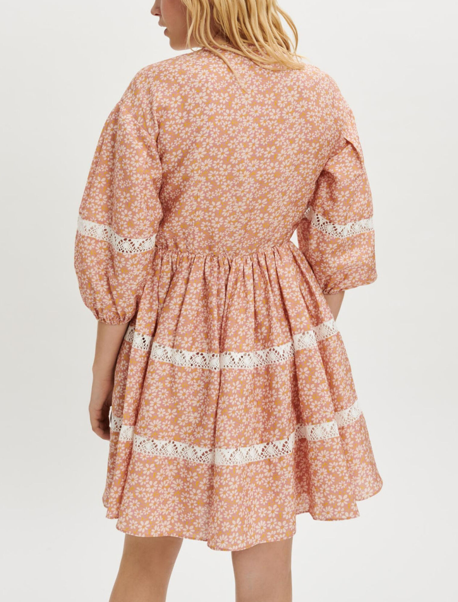 Robe imprimée à galons de dentelles