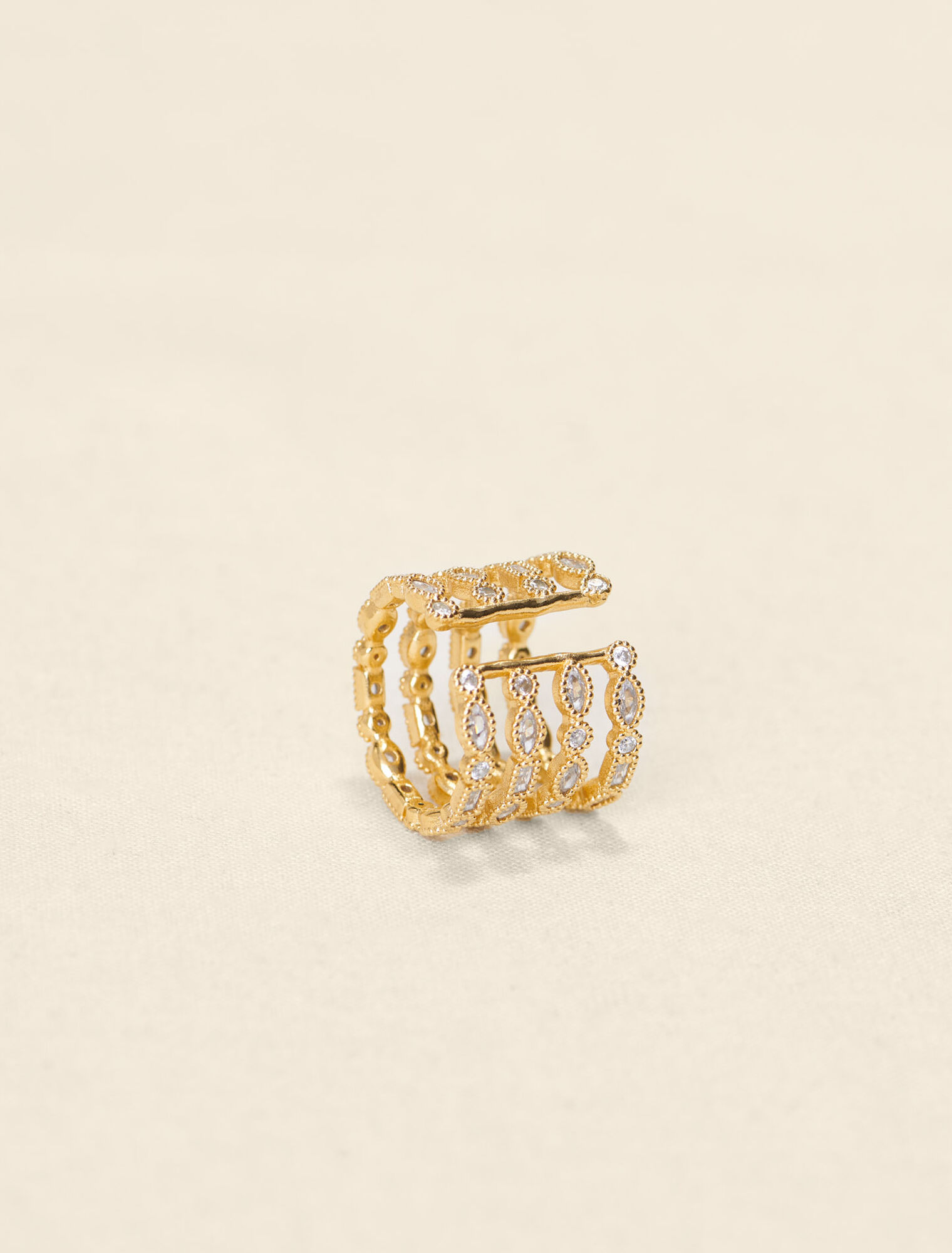 Bague ornée de pierres