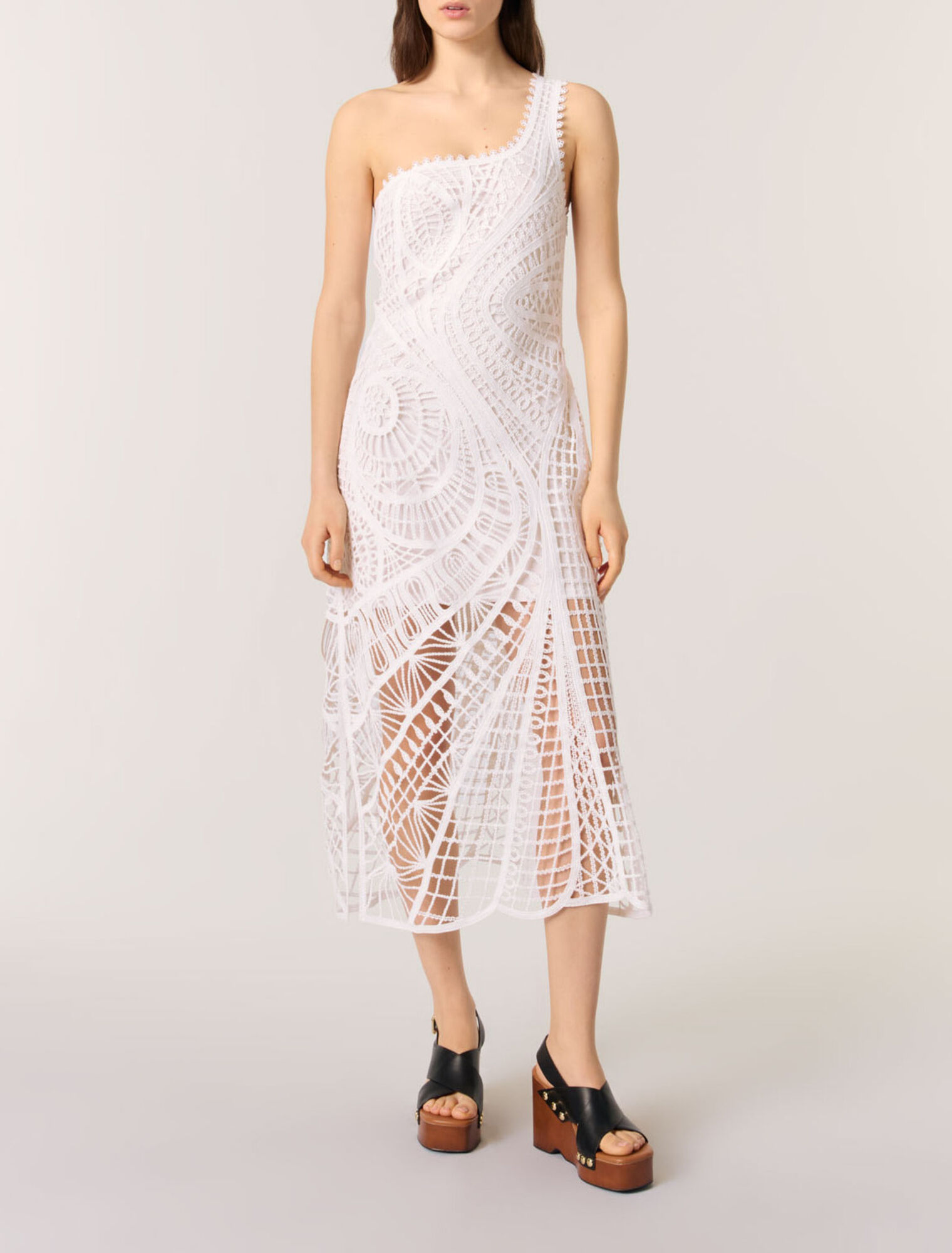Robe longue asym&eacute;trique en crochet
