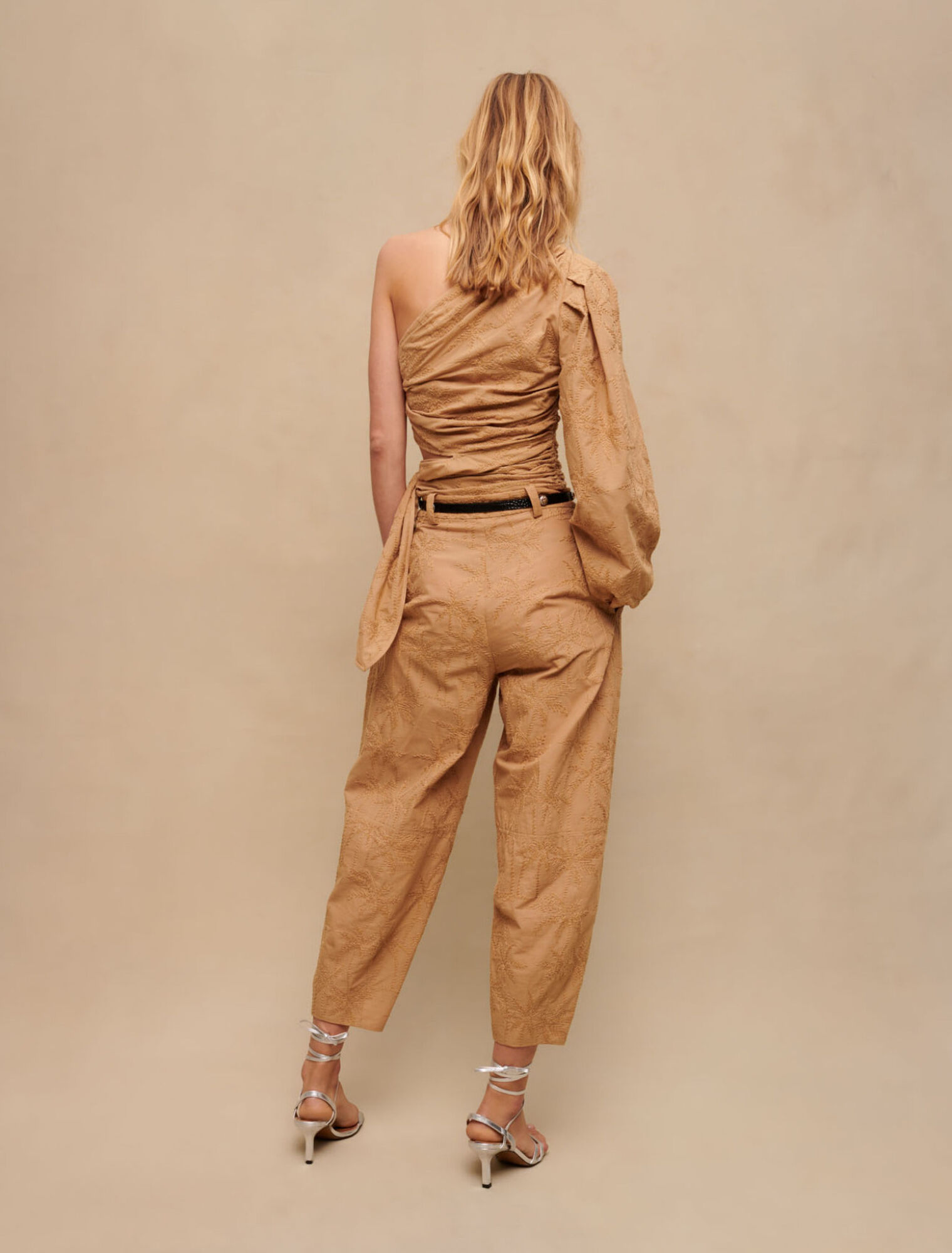 Asymmetric tie top