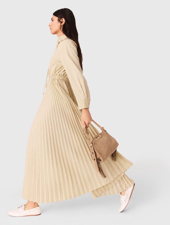 Robe longue pliss&eacute;e avec &oelig;illets