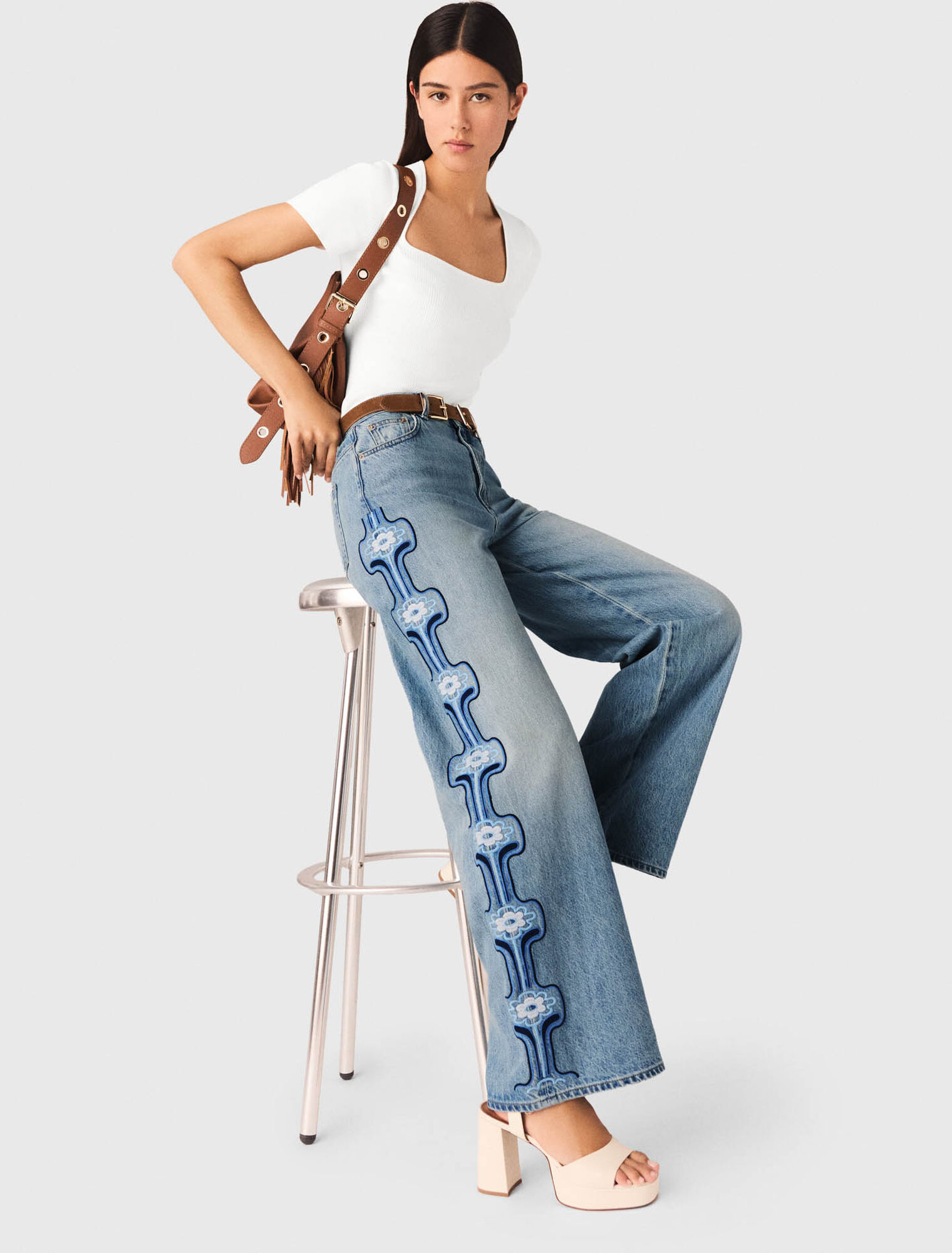 Jean large avec broderie florale