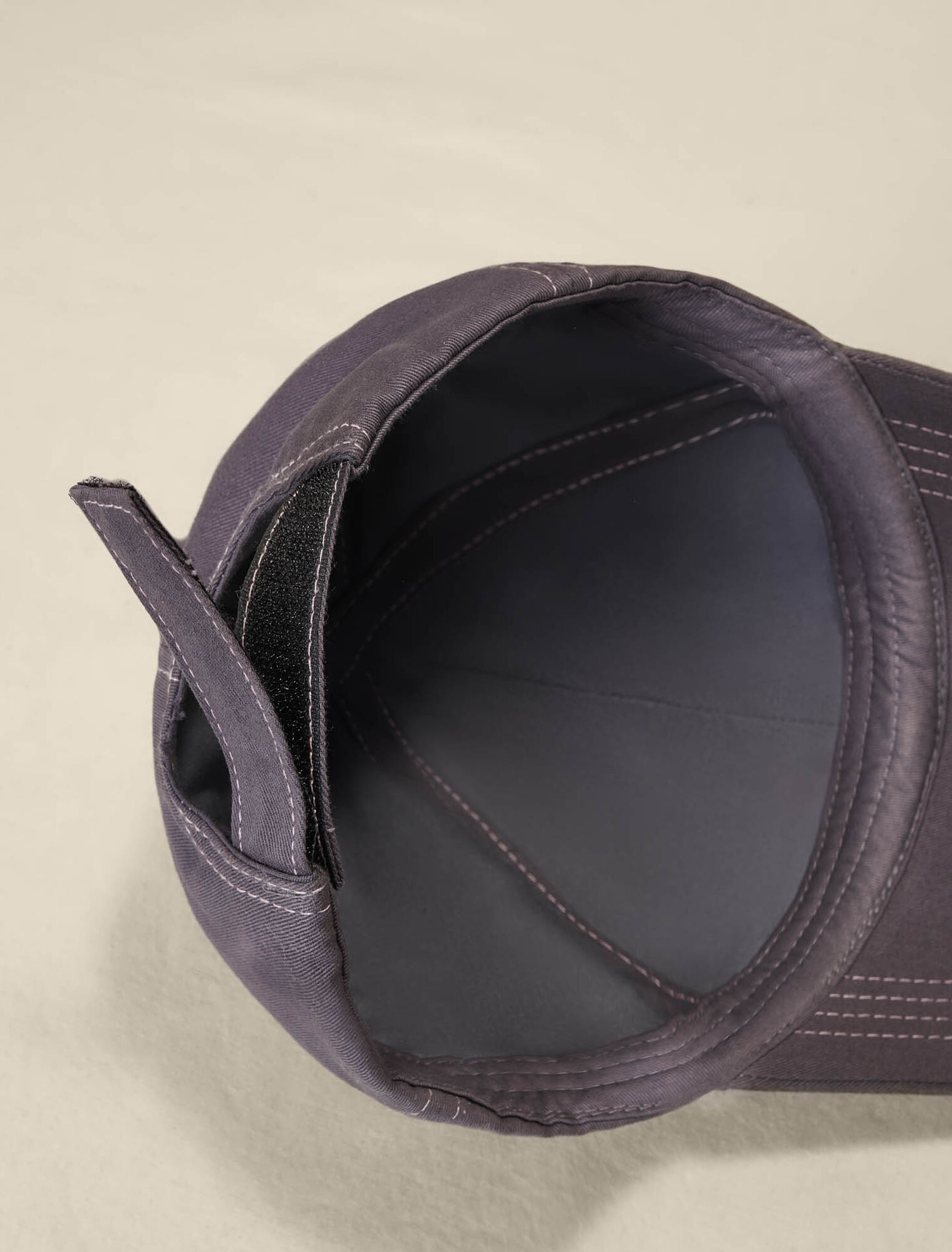 Cotton cap with Clover logo