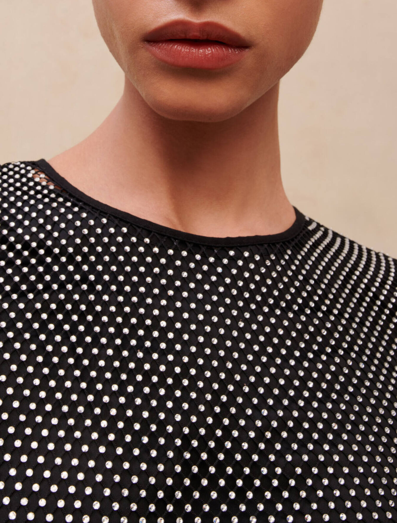 Robe courte ornée de strass