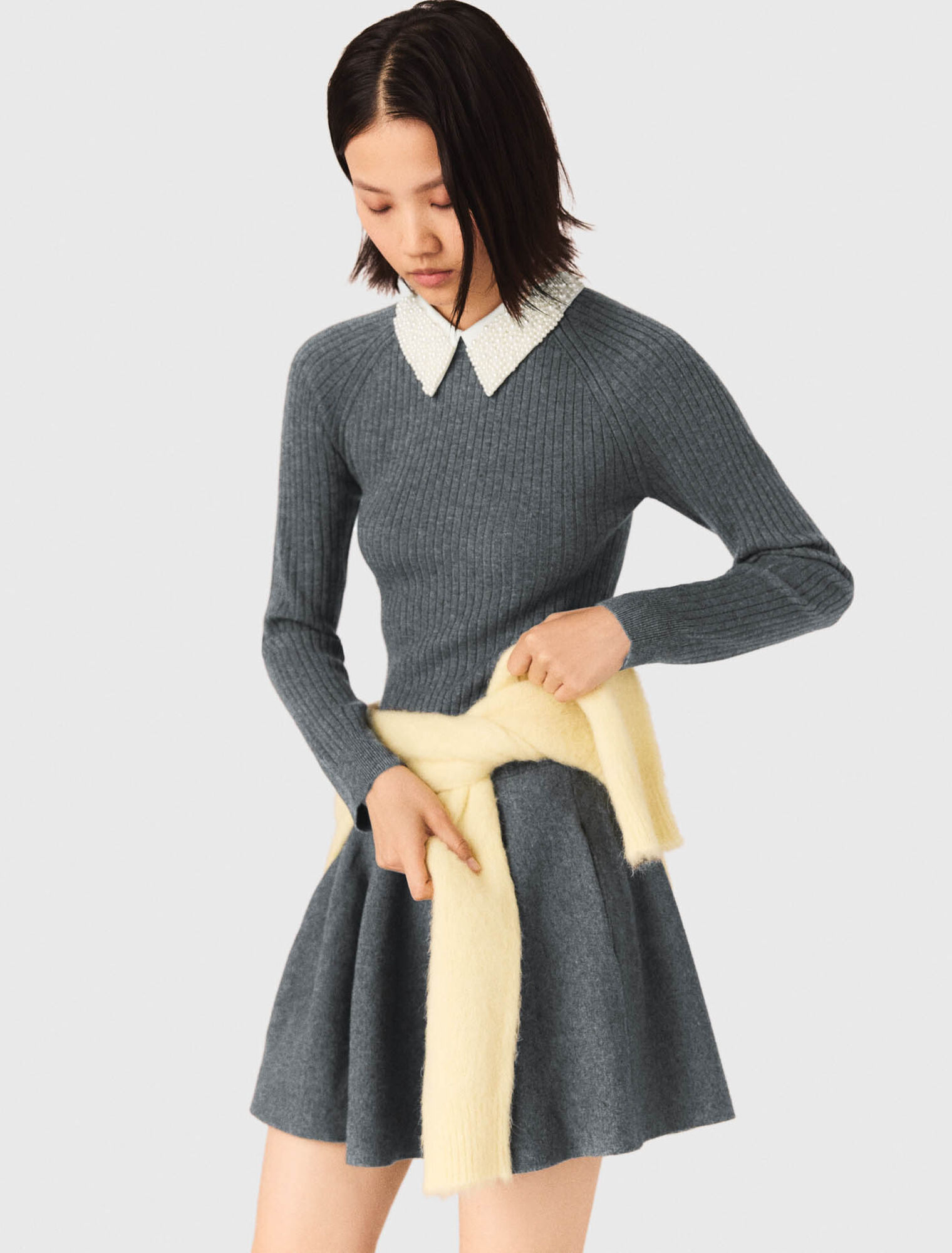 Robe courte en maille &agrave; col perl&eacute;