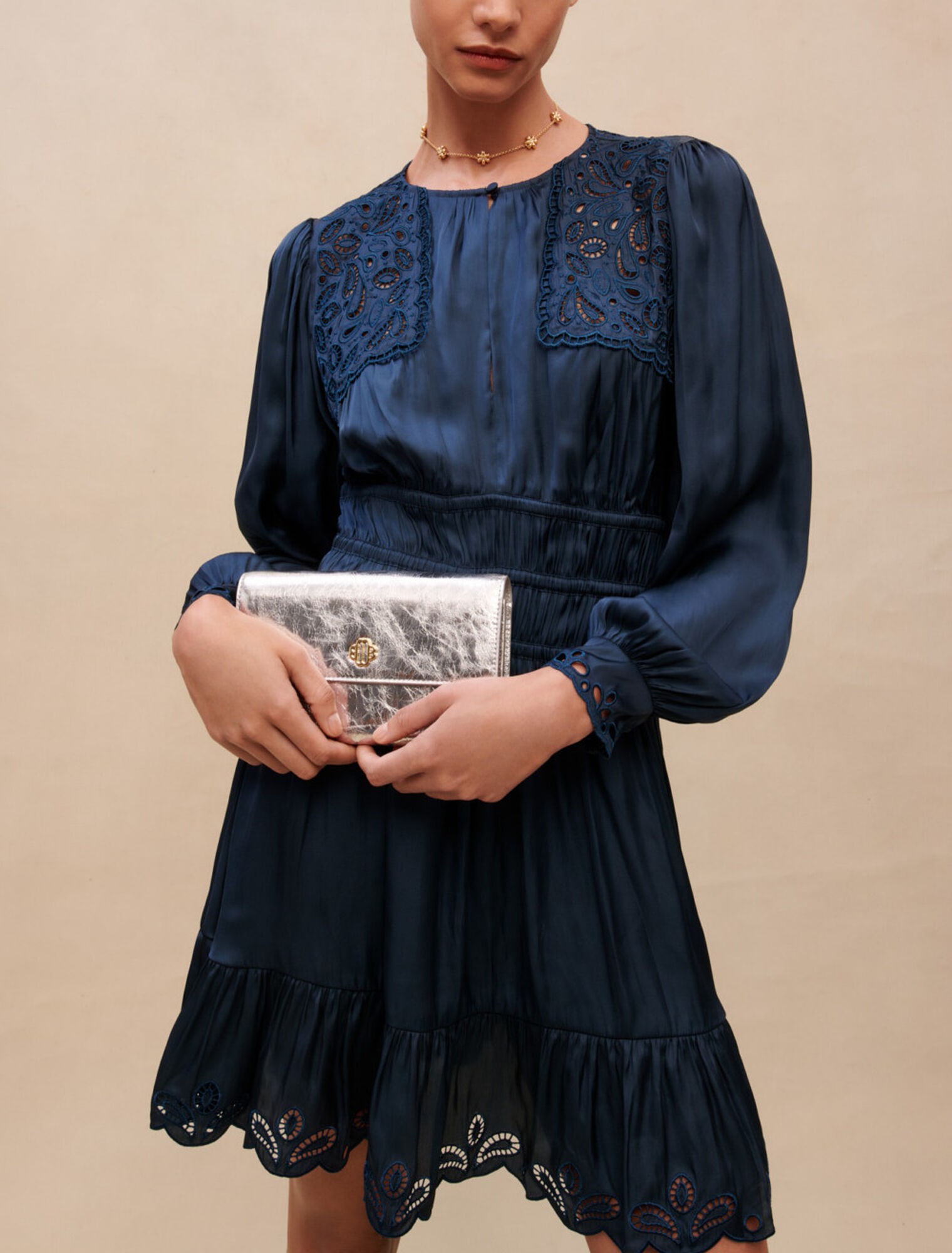 Robe brodée à smocks