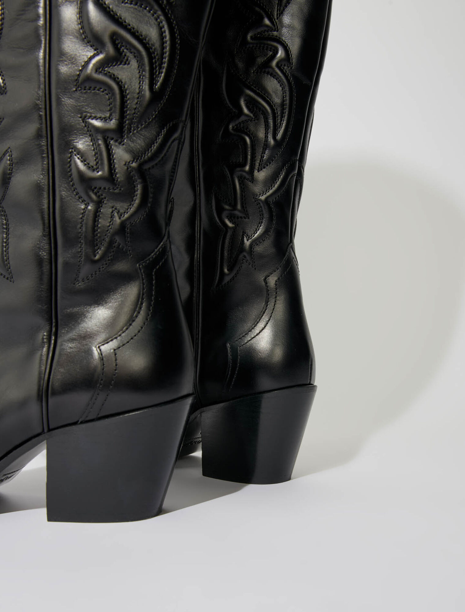Bottes santiags en cuir lisse brodé