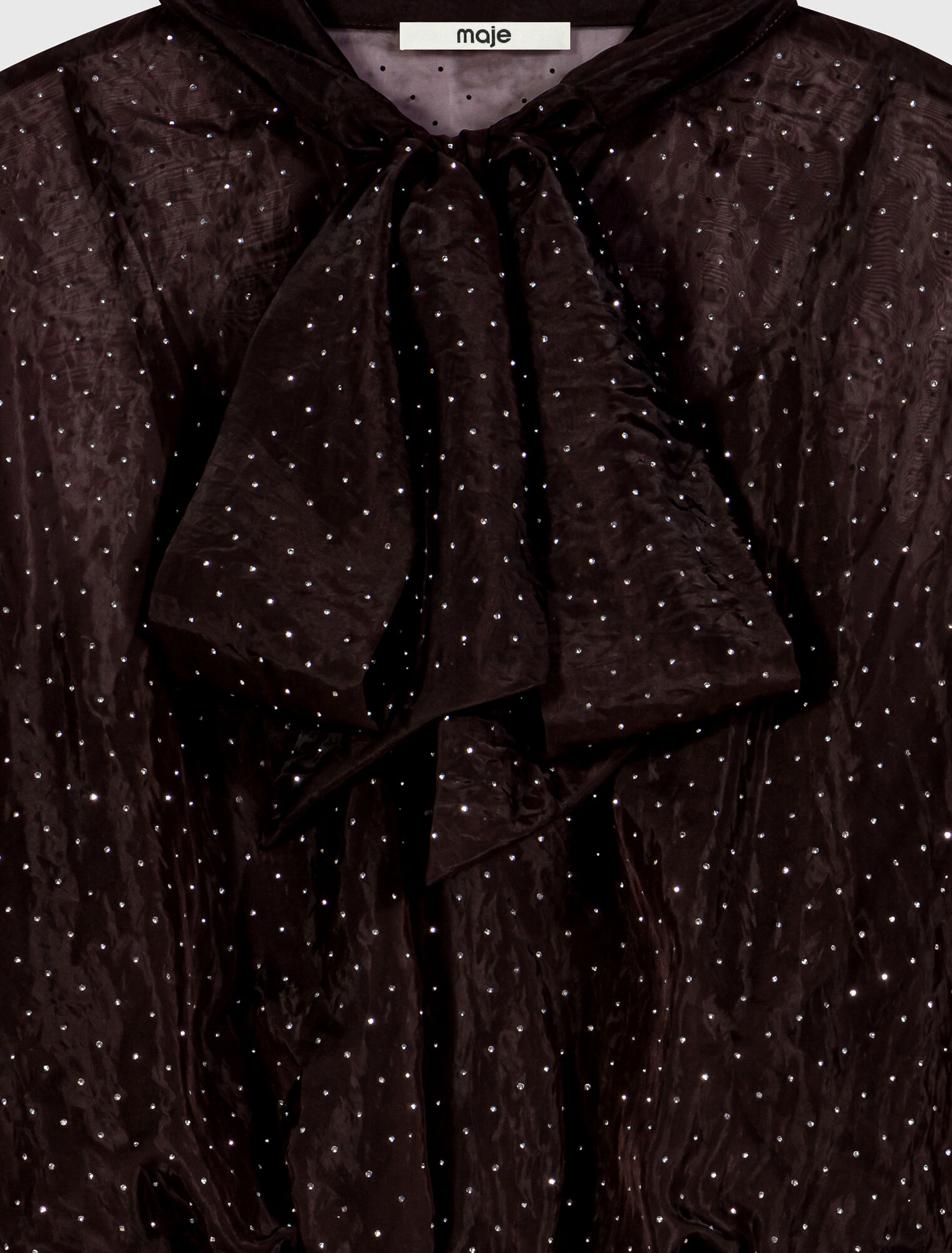 Robe courte strass&eacute;e &agrave; lavalli&egrave;re