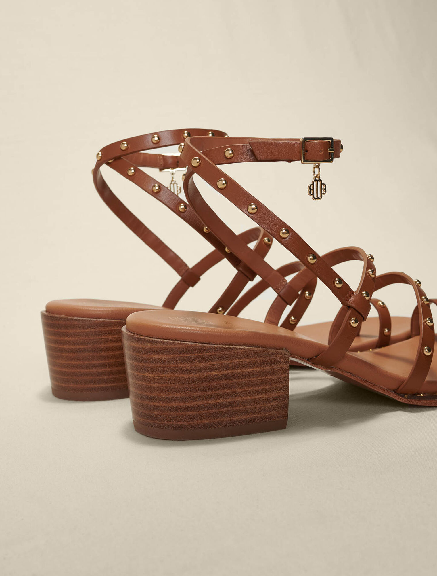 Sandales à brides en cuir clouté