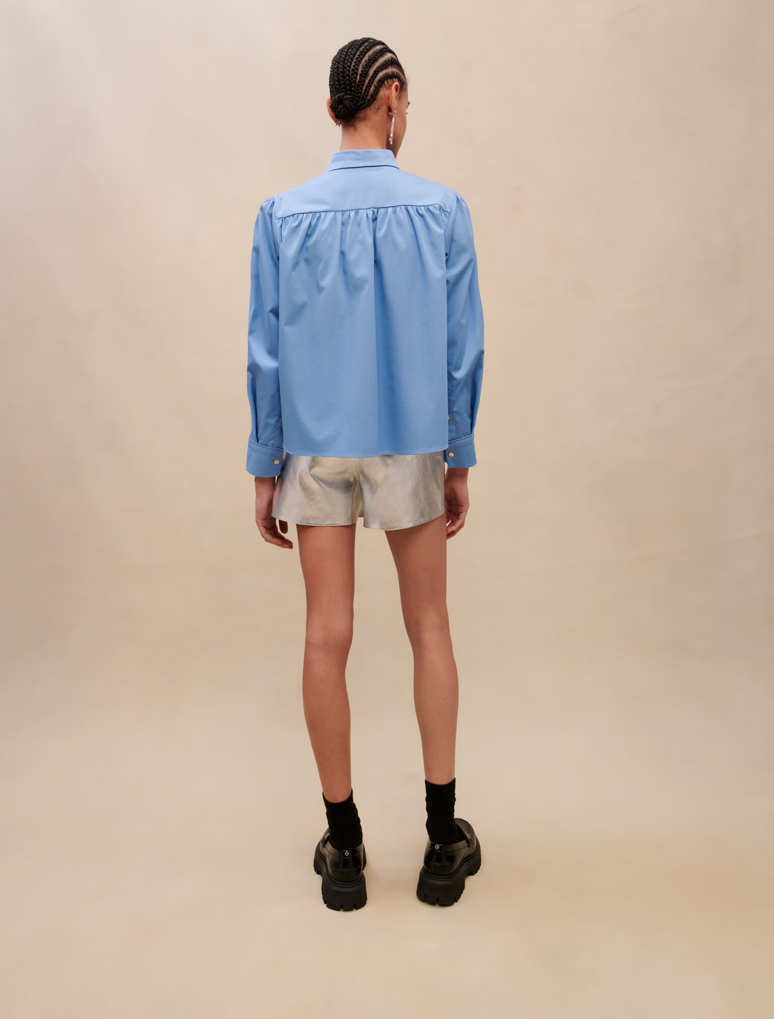 Chemise bleue courte