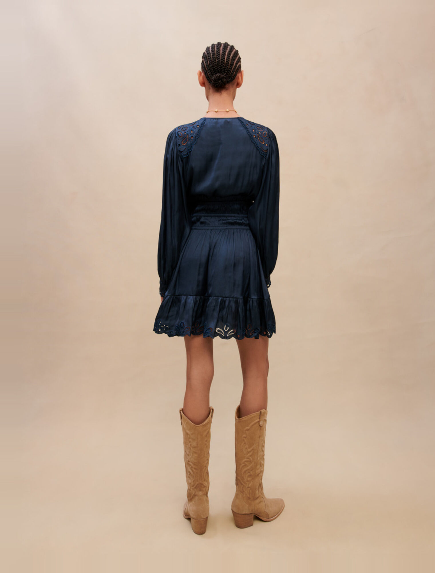 Robe brodée à smocks