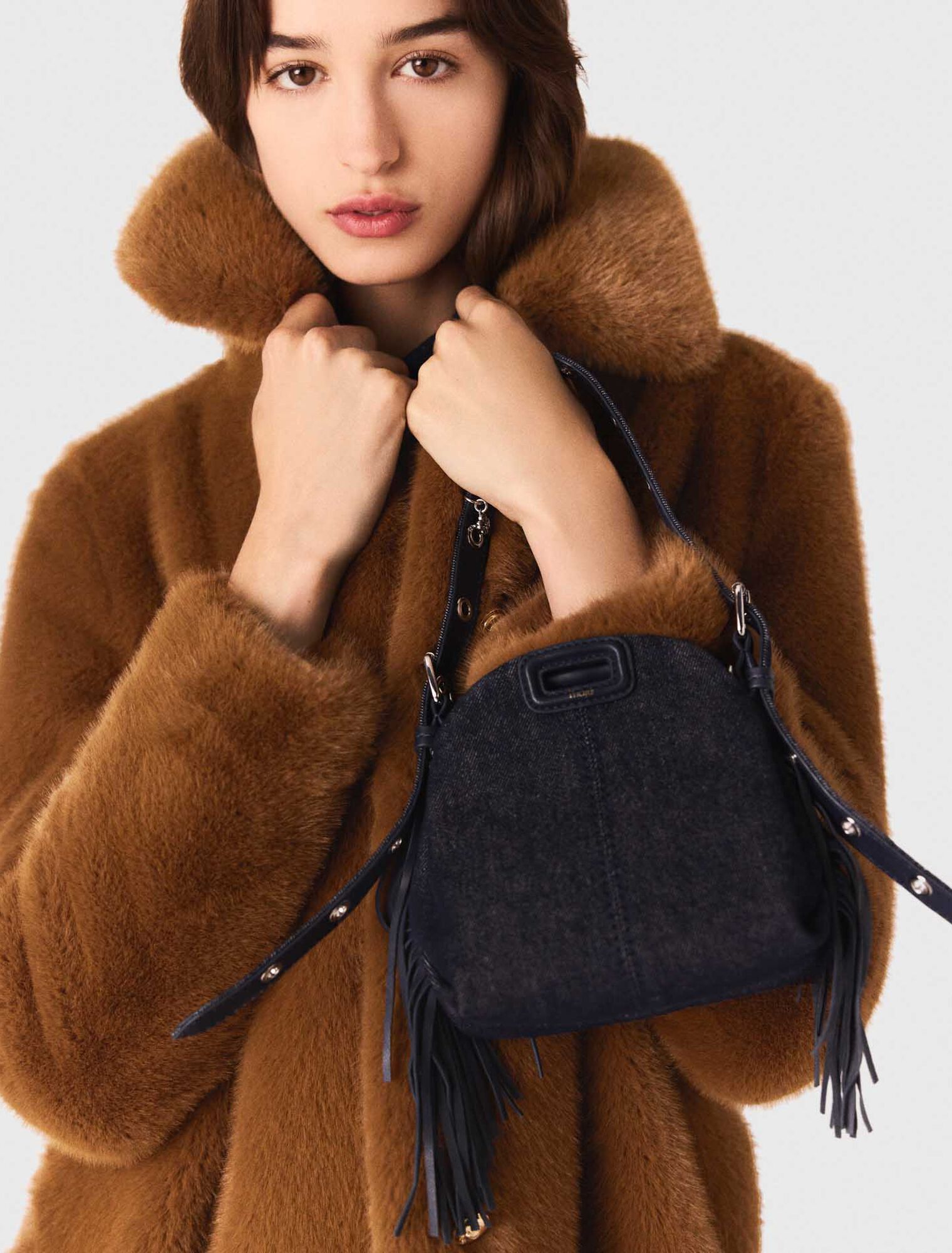 Manteau mi-long en fausse fourrure Manteau mi-long en fausse fourrure