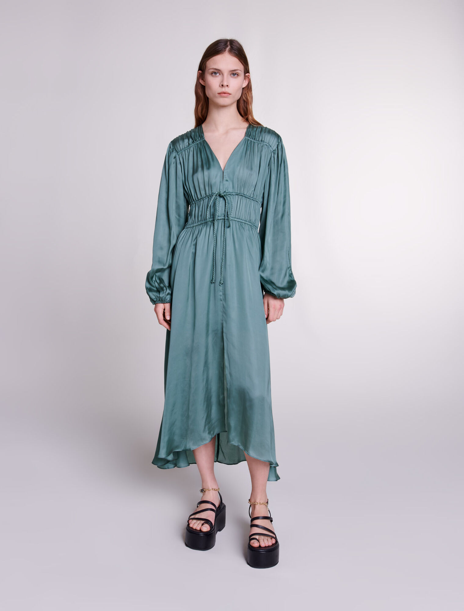 Robe longue satinée