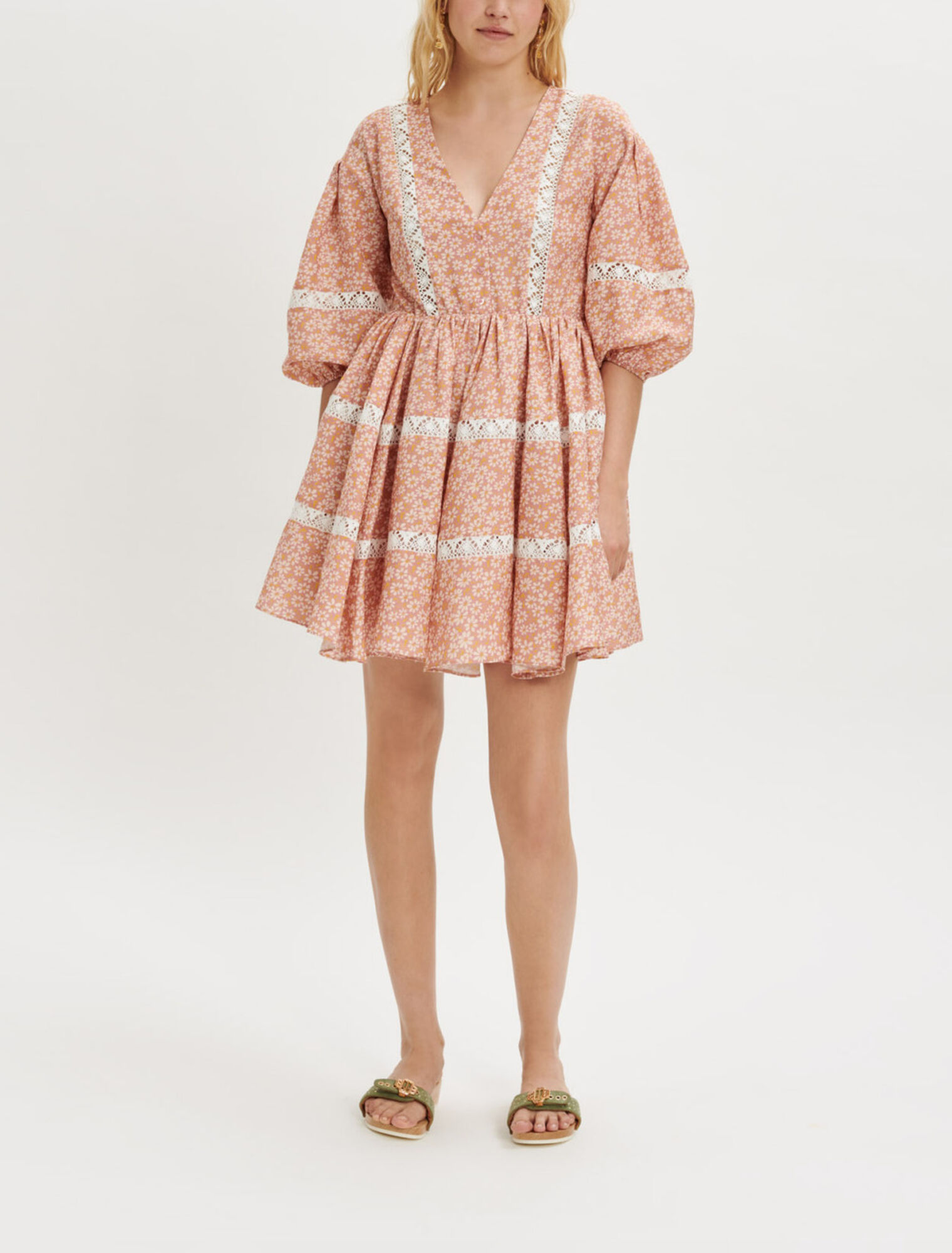 Robe imprimée à galons de dentelles