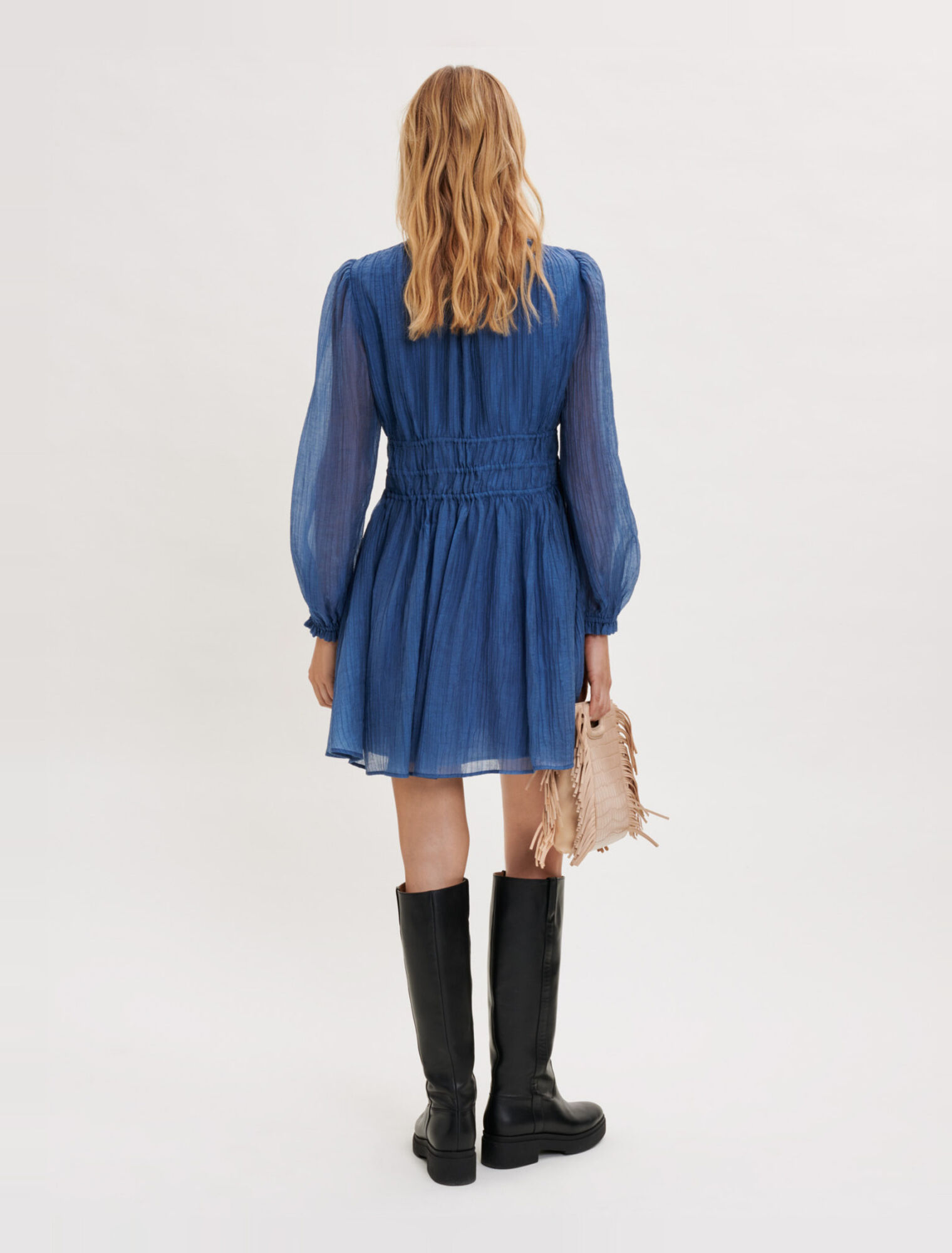 Robe en voile cintrée à la taille