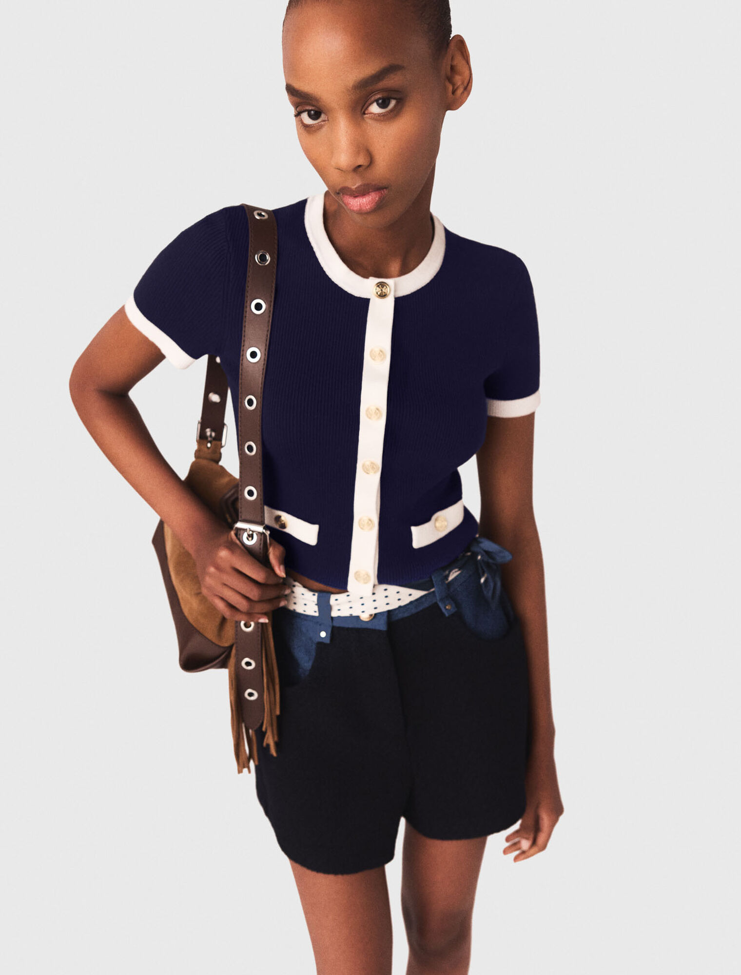 Cardigan court &agrave; d&eacute;tails contrast&eacute;s