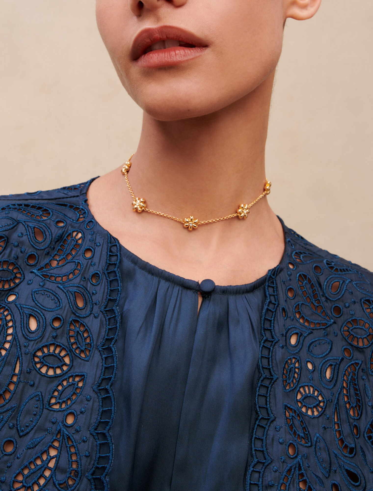 Robe brodée à smocks