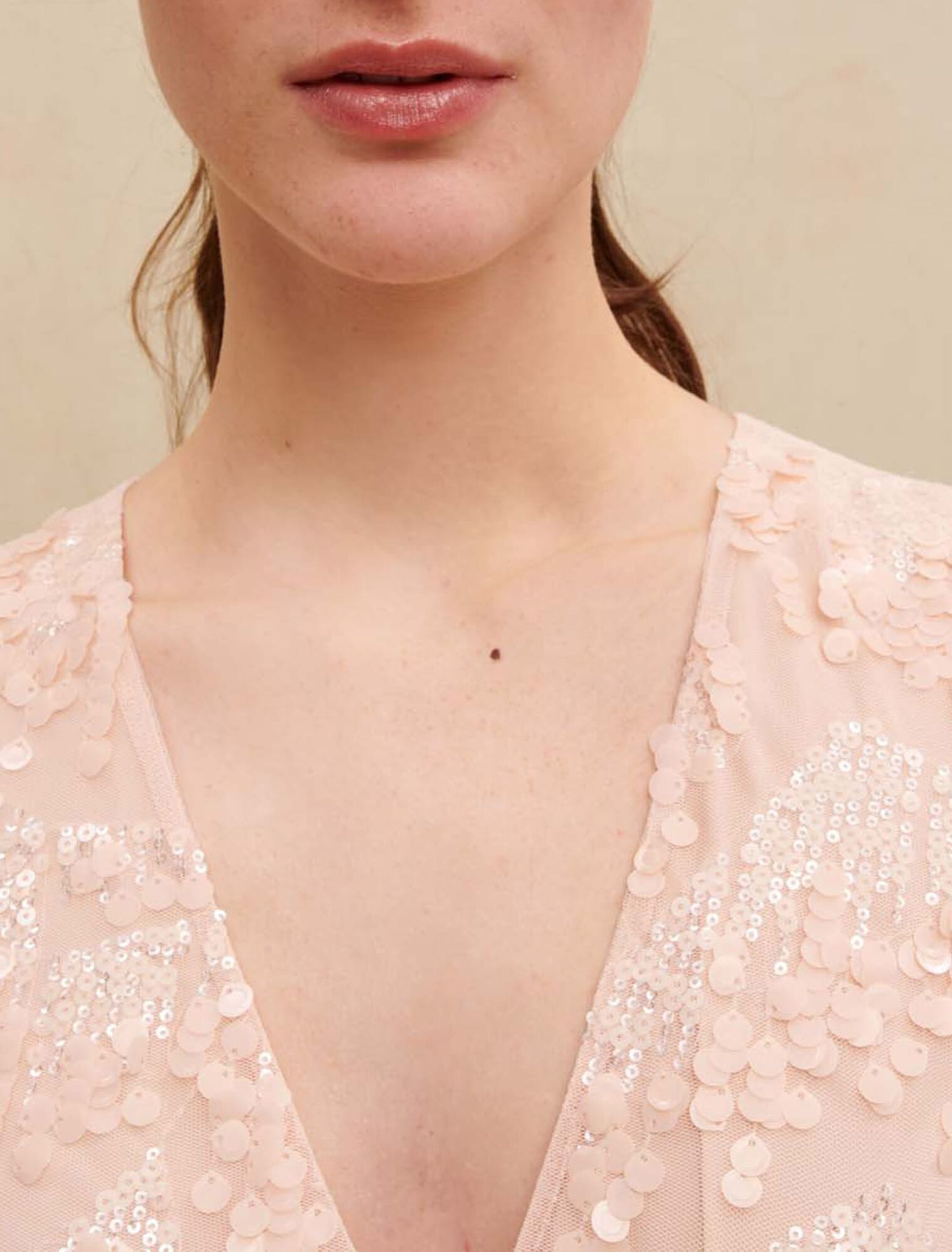Robe longue à volants et paillettes