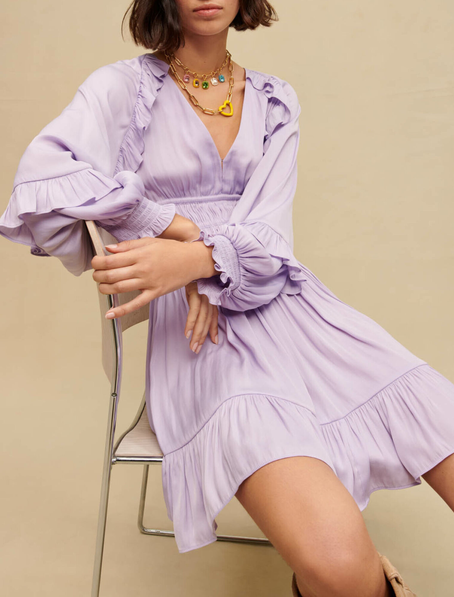 Robe courte satinée à volants
