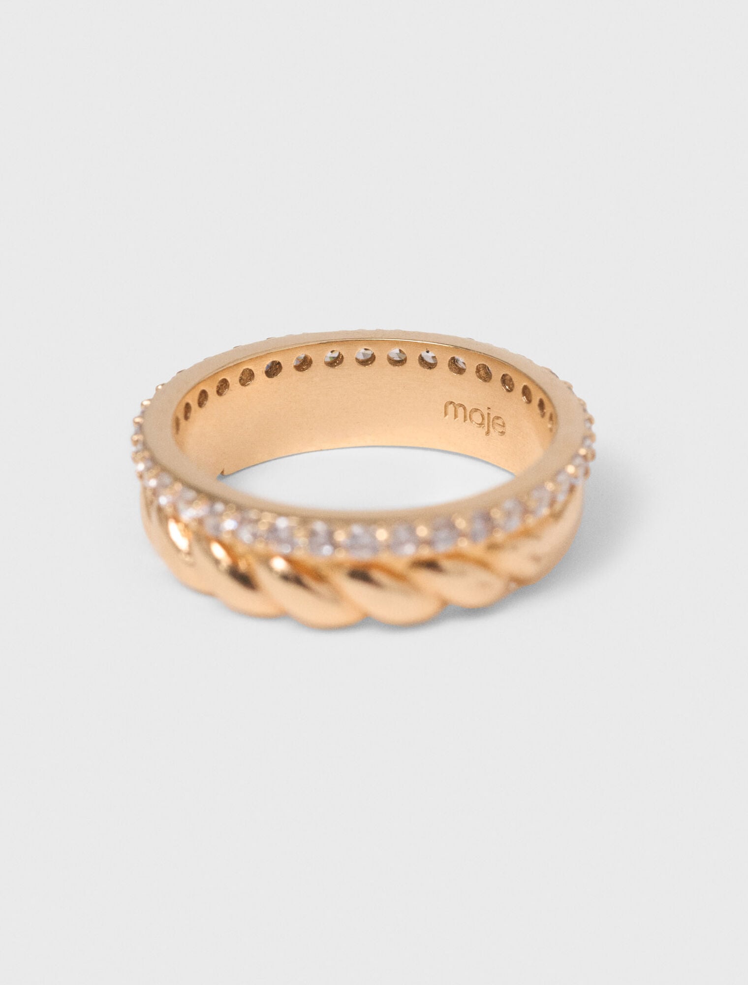 Bague dor&eacute;e torsad&eacute;e et strass&eacute;e