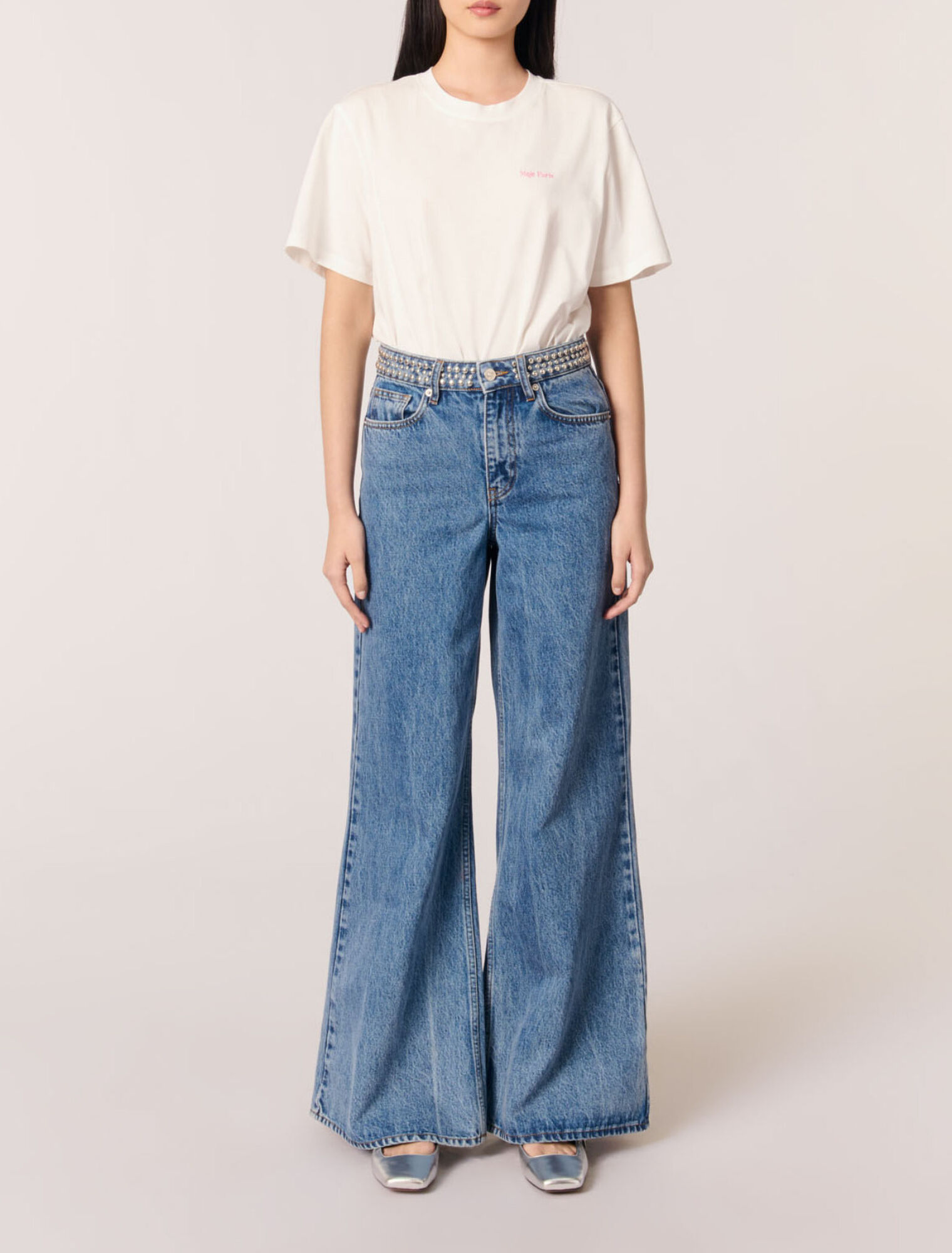 Jean flare &agrave; ceinture stud&eacute;e