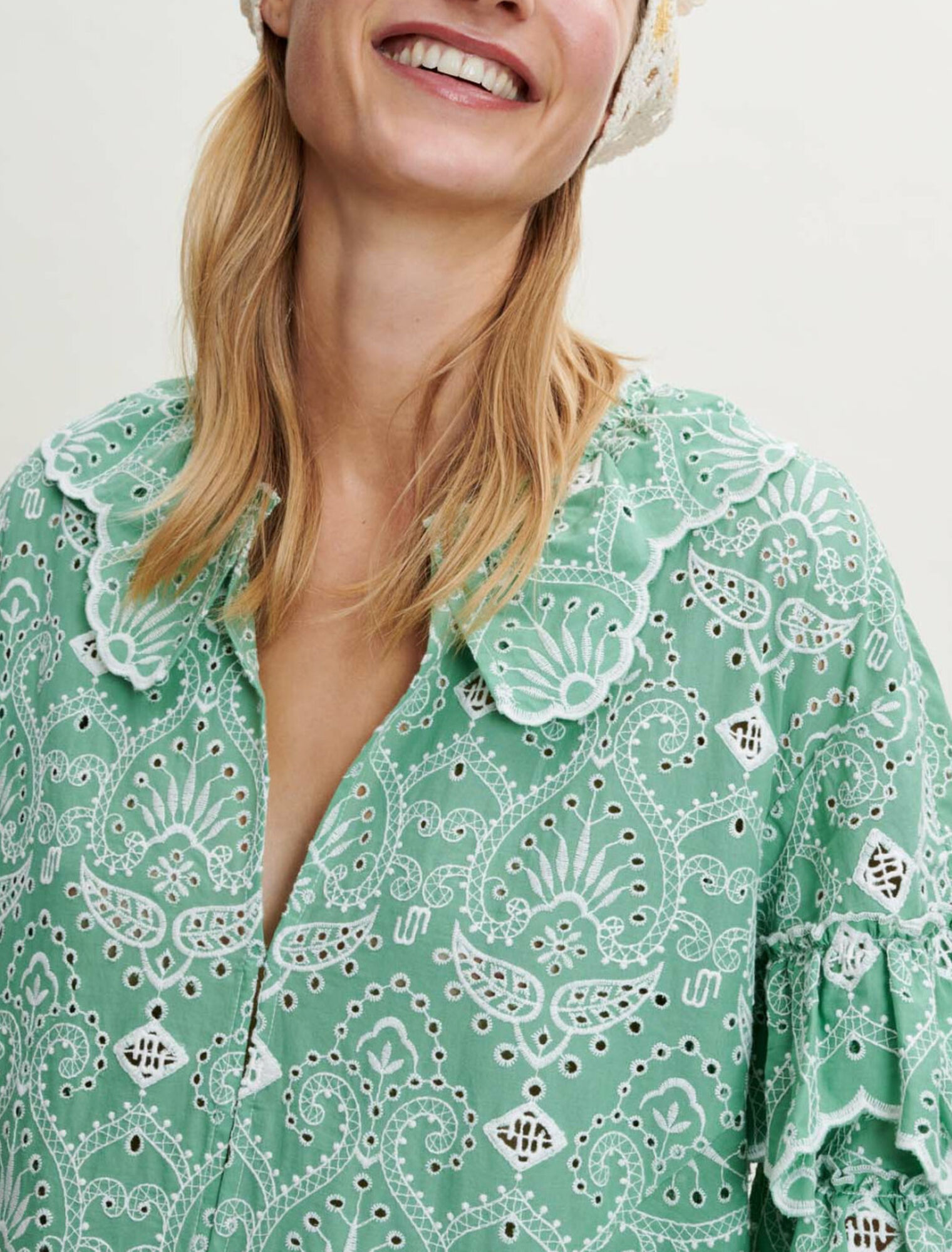 Robe en coton brodé