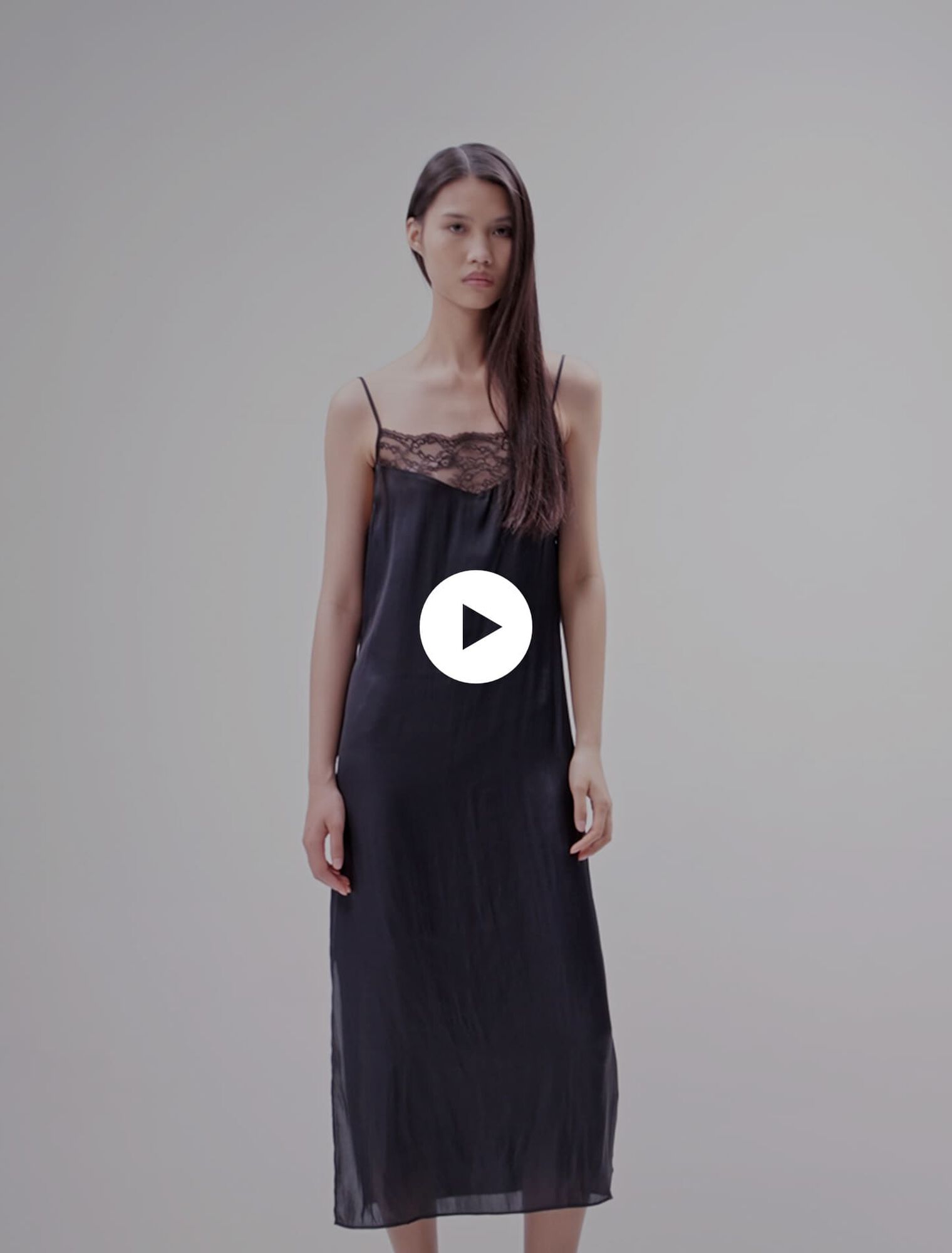 Robe longue en satin