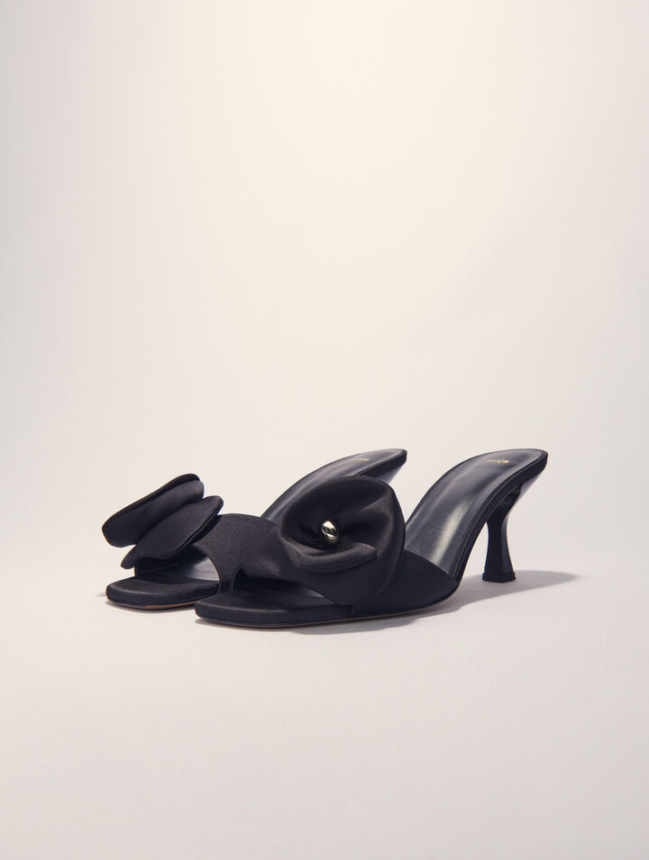 Mule en textile avec fleur satinée