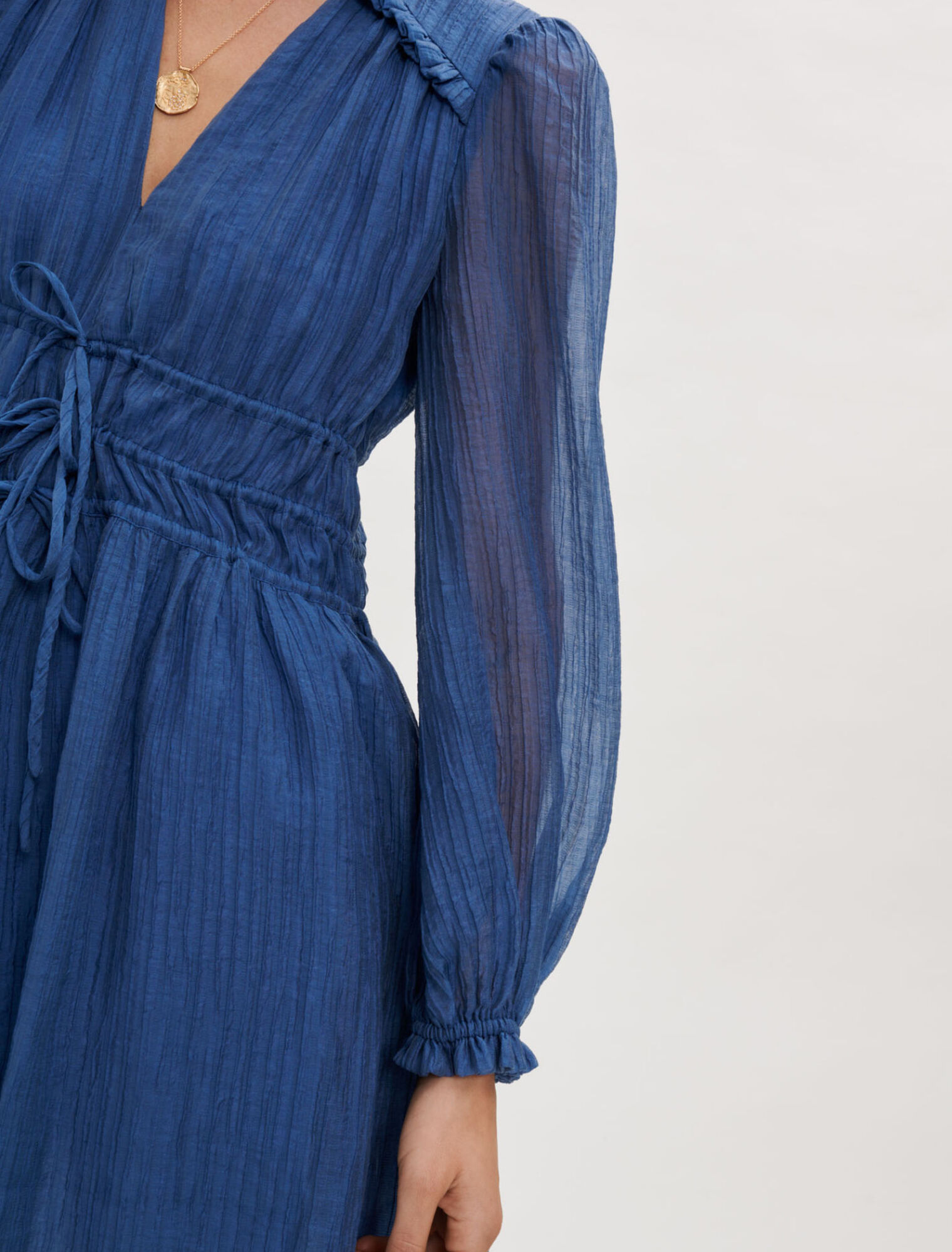 Robe en voile cintrée à la taille