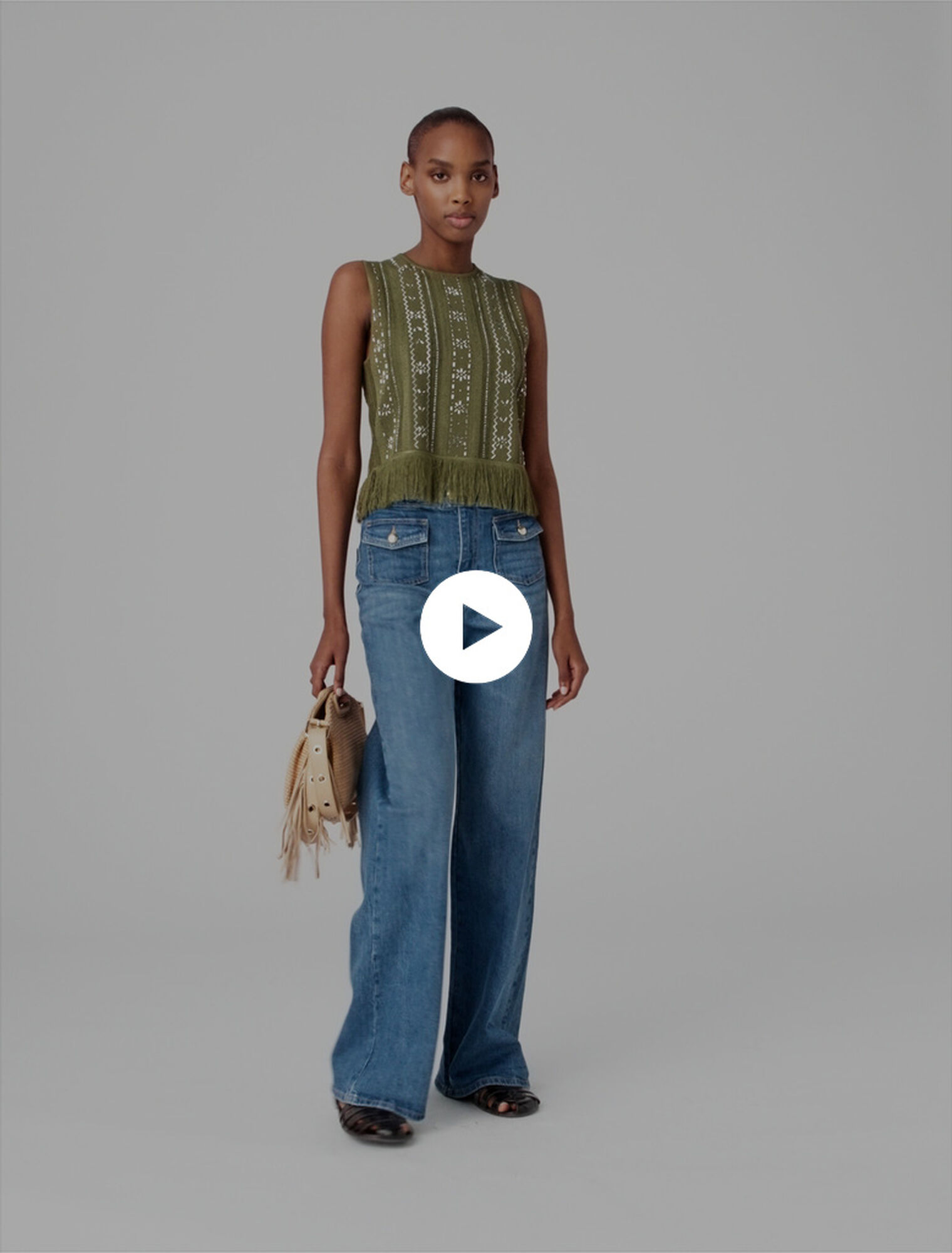 Top avec fleurs strass&eacute;s et franges