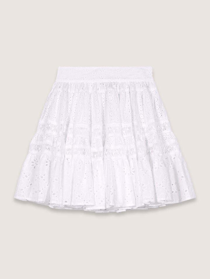 Jupe courte en broderie