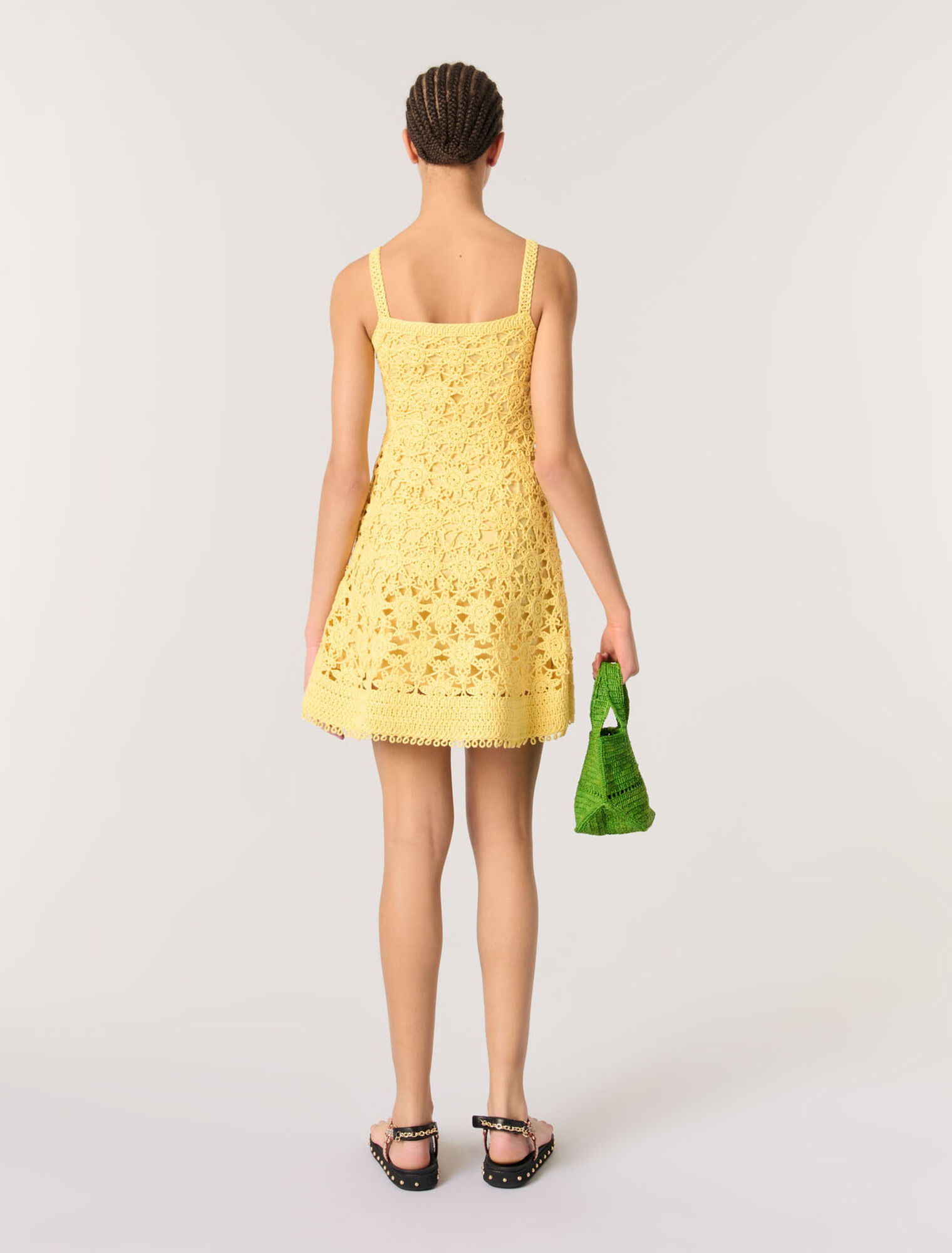 Robe courte &agrave; bretelles en crochet