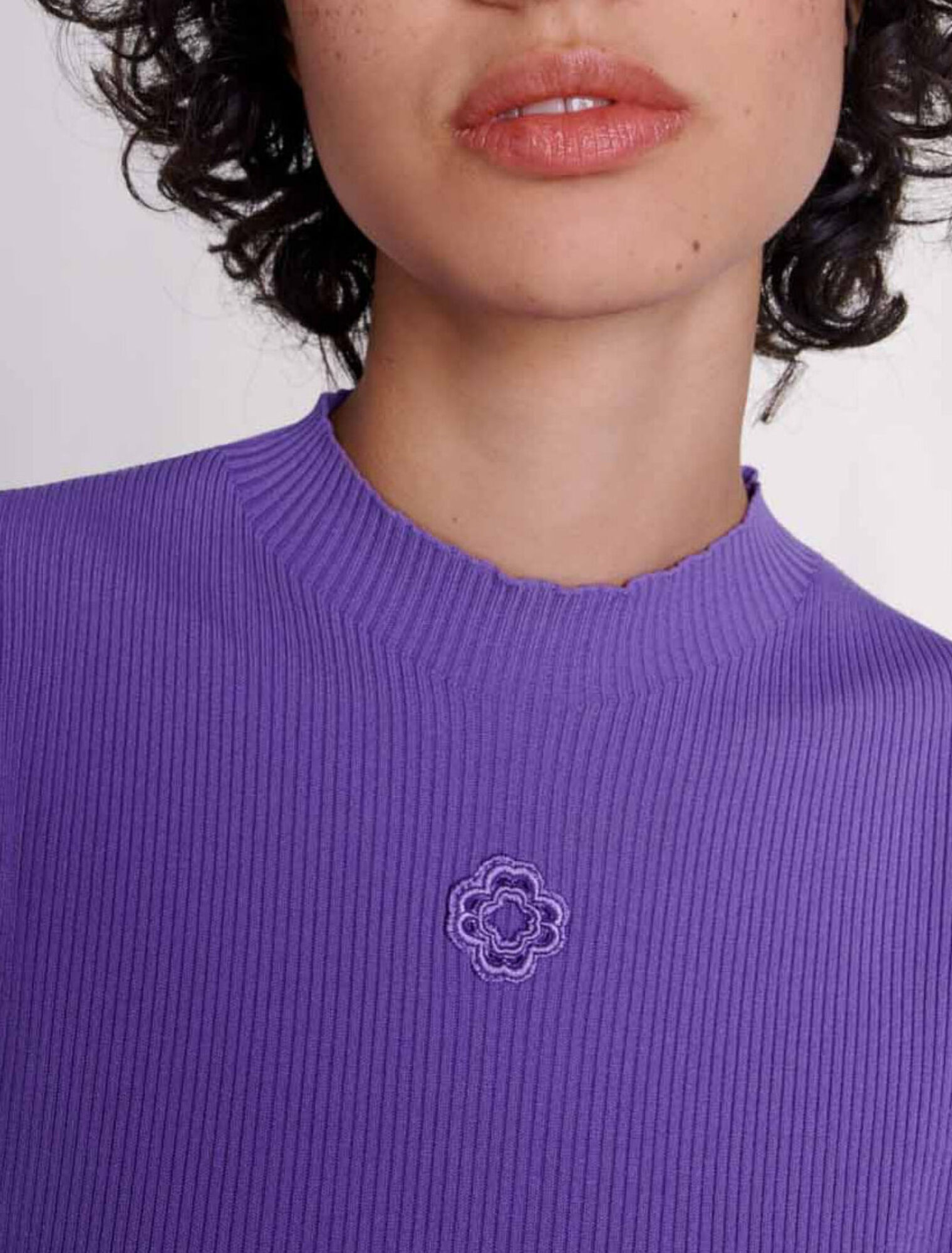 Top &agrave; broderie Clover