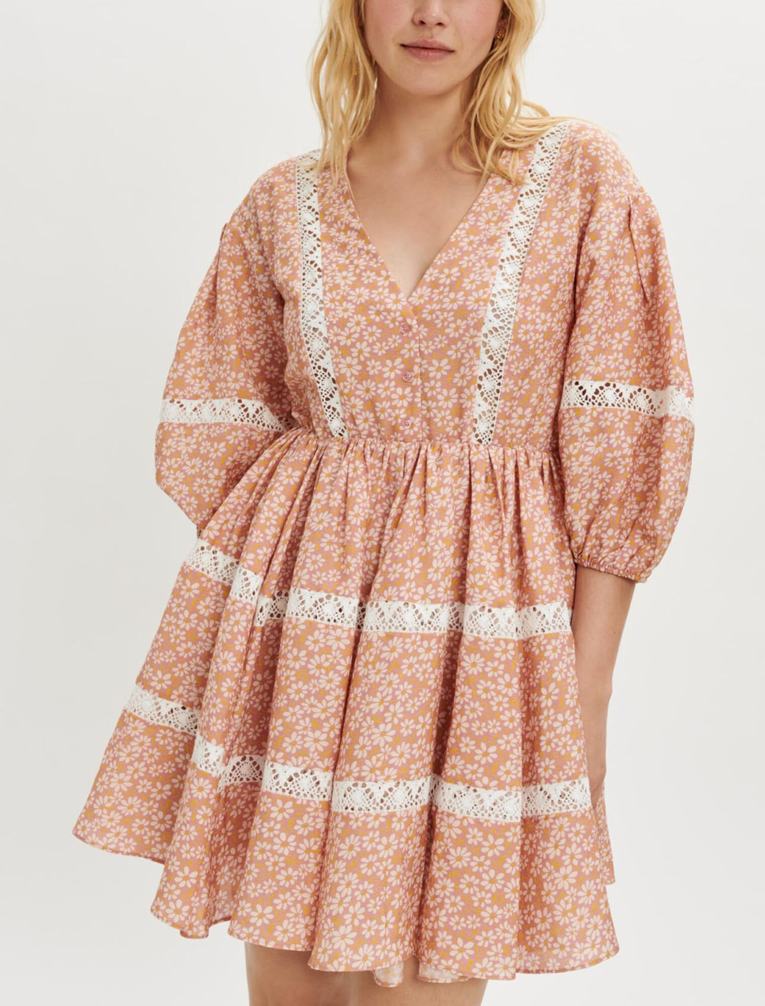 Robe imprimée à galons de dentelles