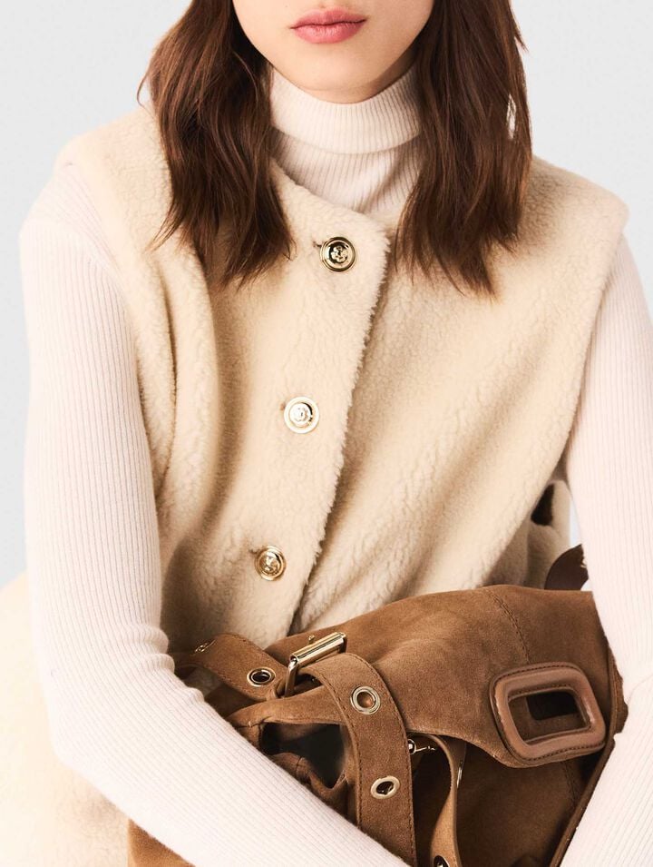 Short sleeveless puffer jacket