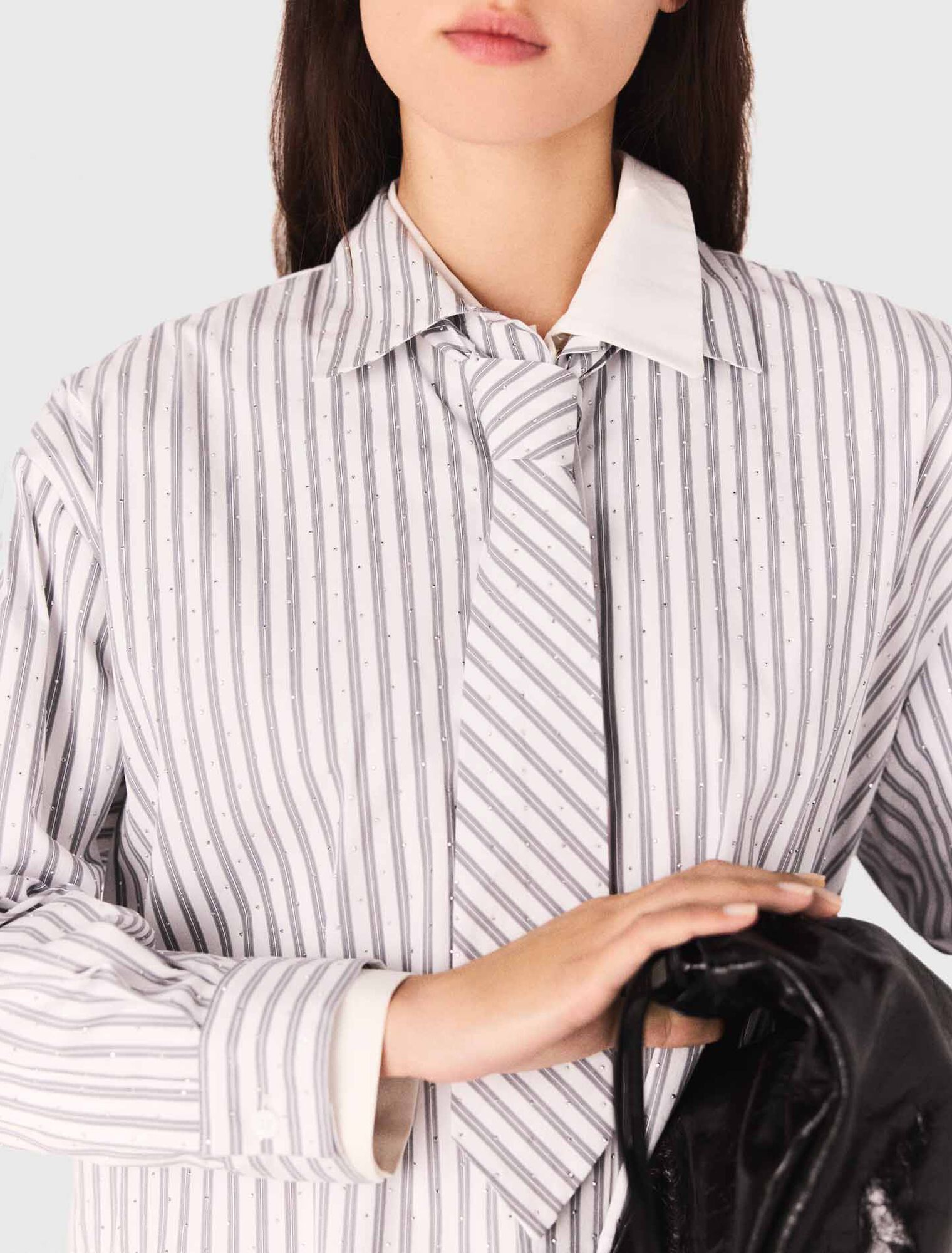 Chemise rayée strassée avec cravate 