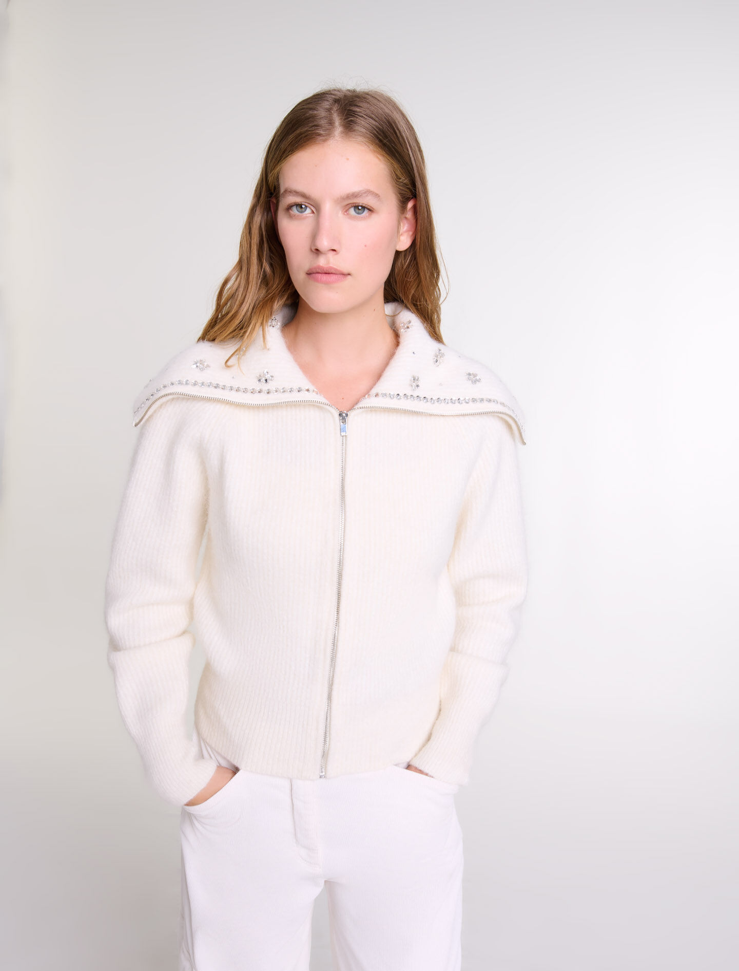 Cardigan with jewellery neck