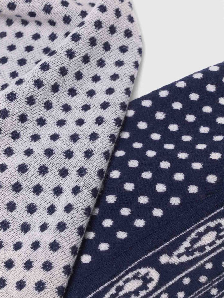 Reversible wool and cashmere scarf