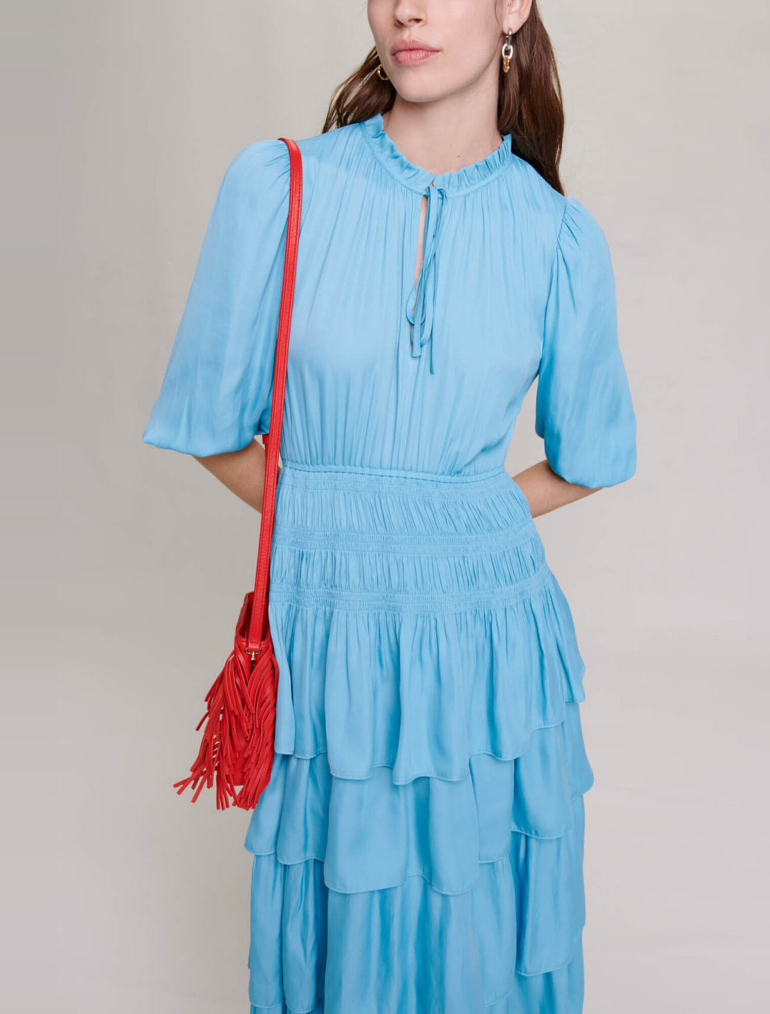 Robe longue satinée à volants
