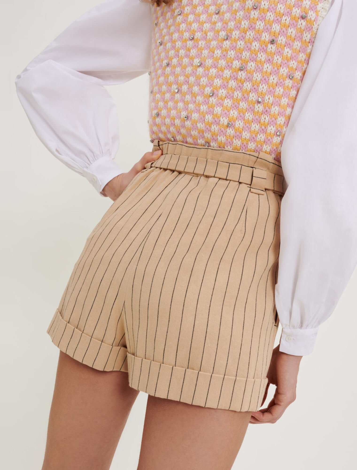 Short à rayures ceinturé