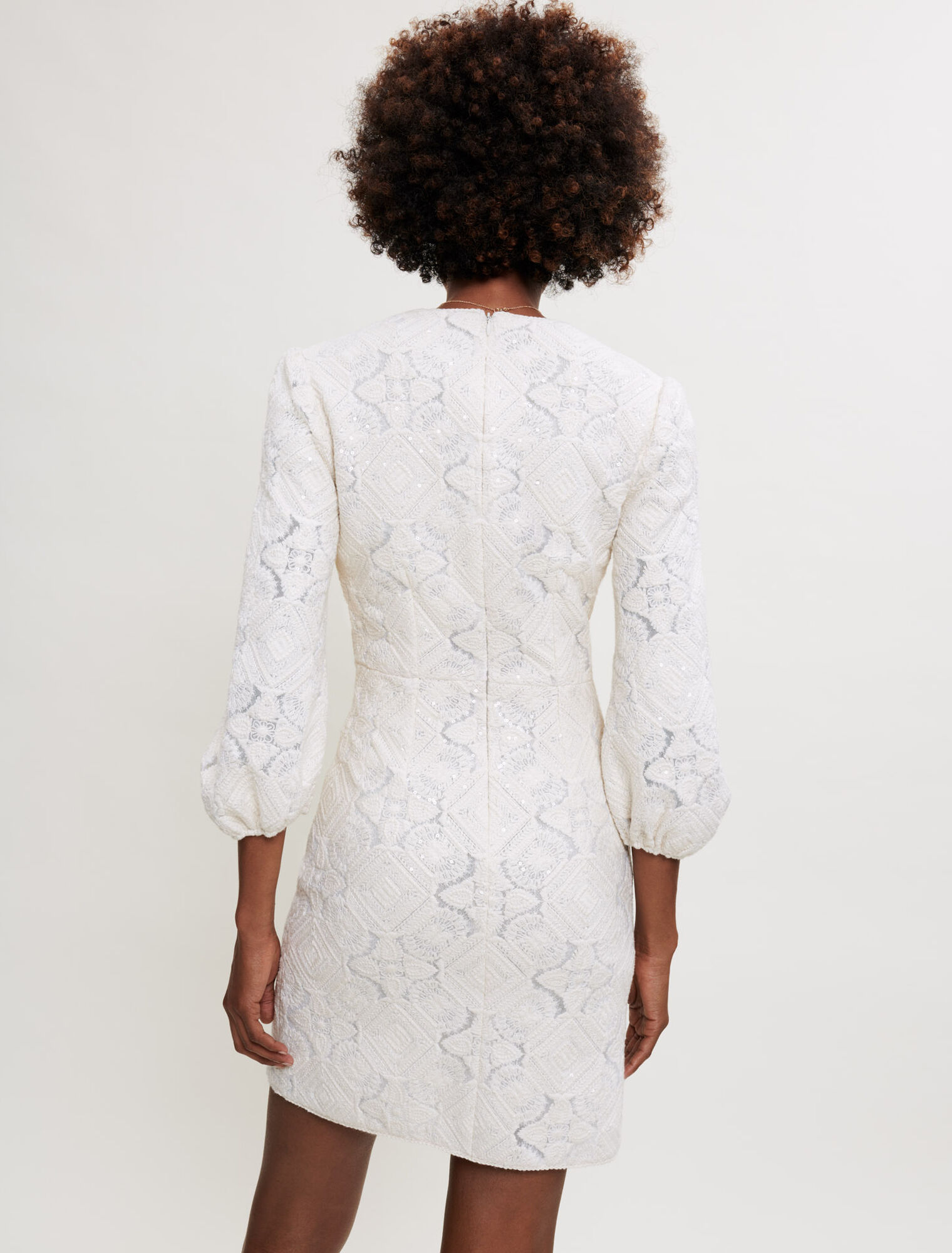 Robe en tulle brodé et sequins