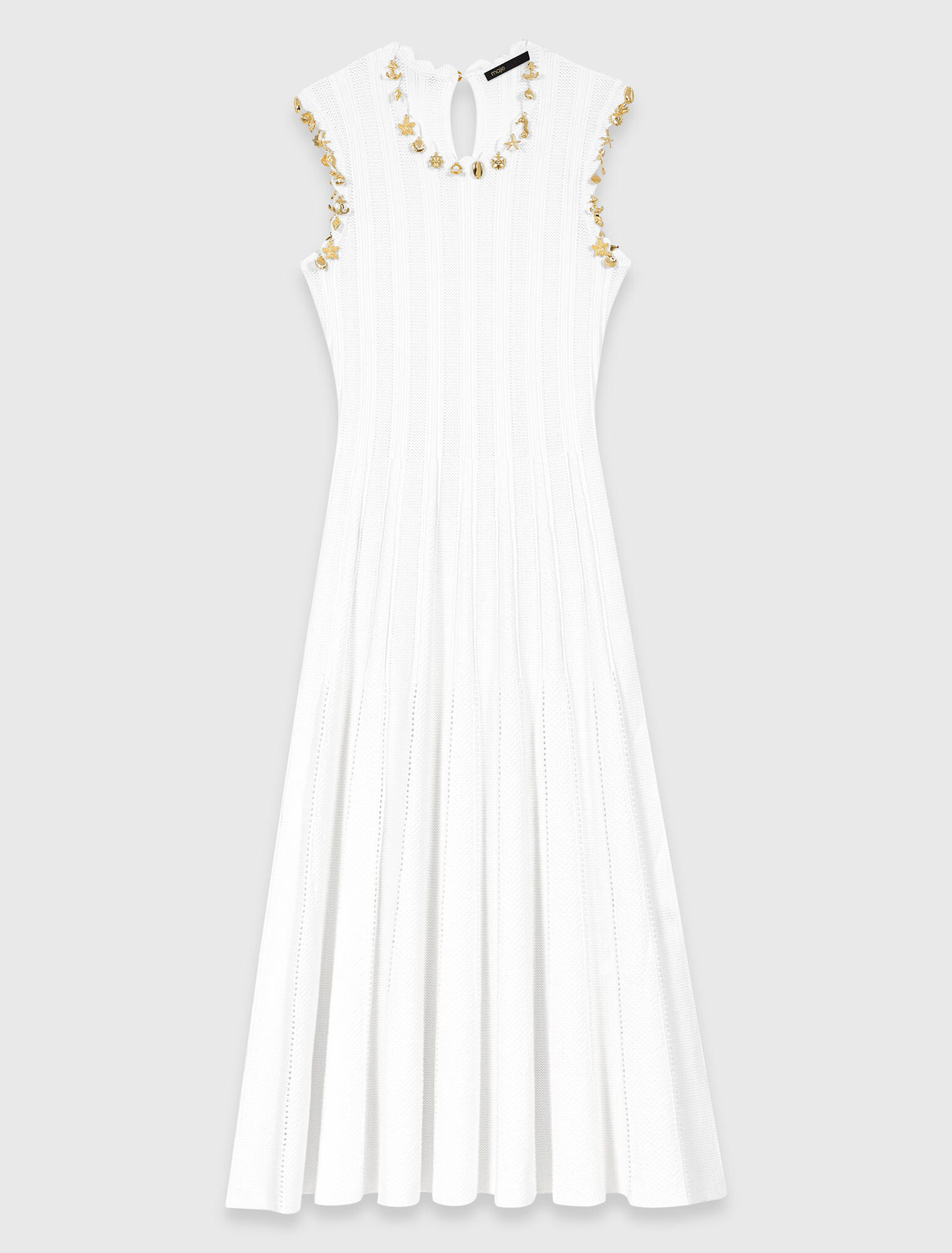 Robe en maille avec bijoux dor&eacute;s