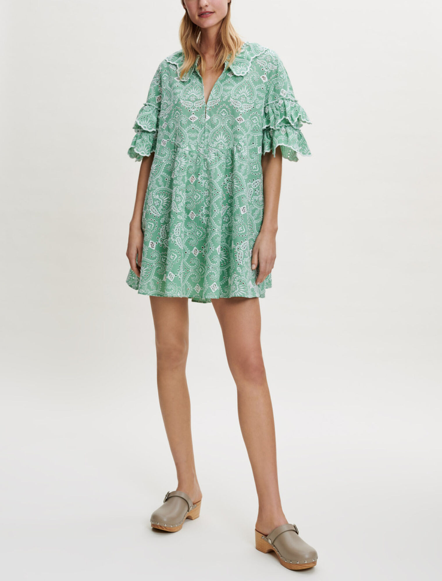 Robe en coton brodé