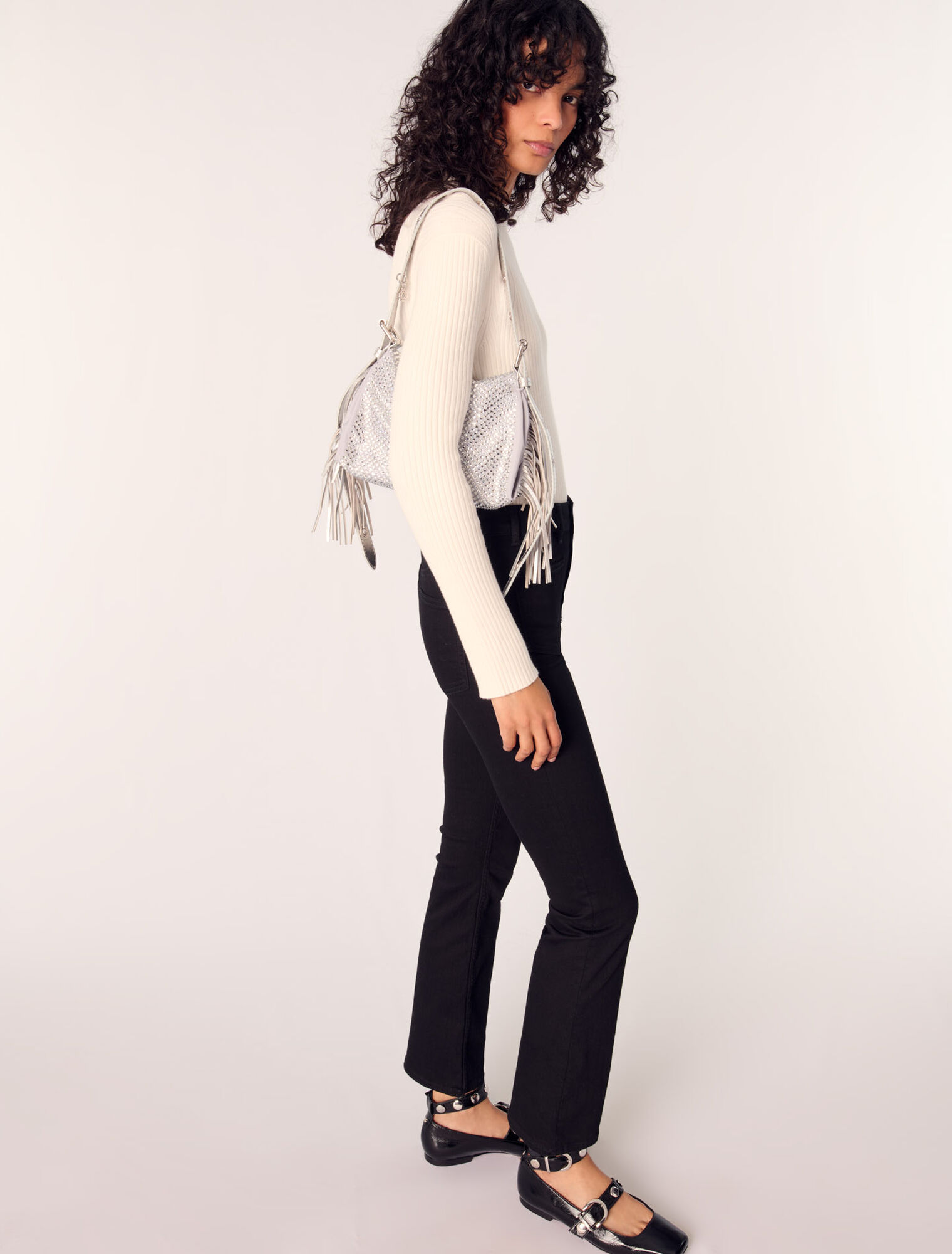 Jeans with pockets, flared at the bottom