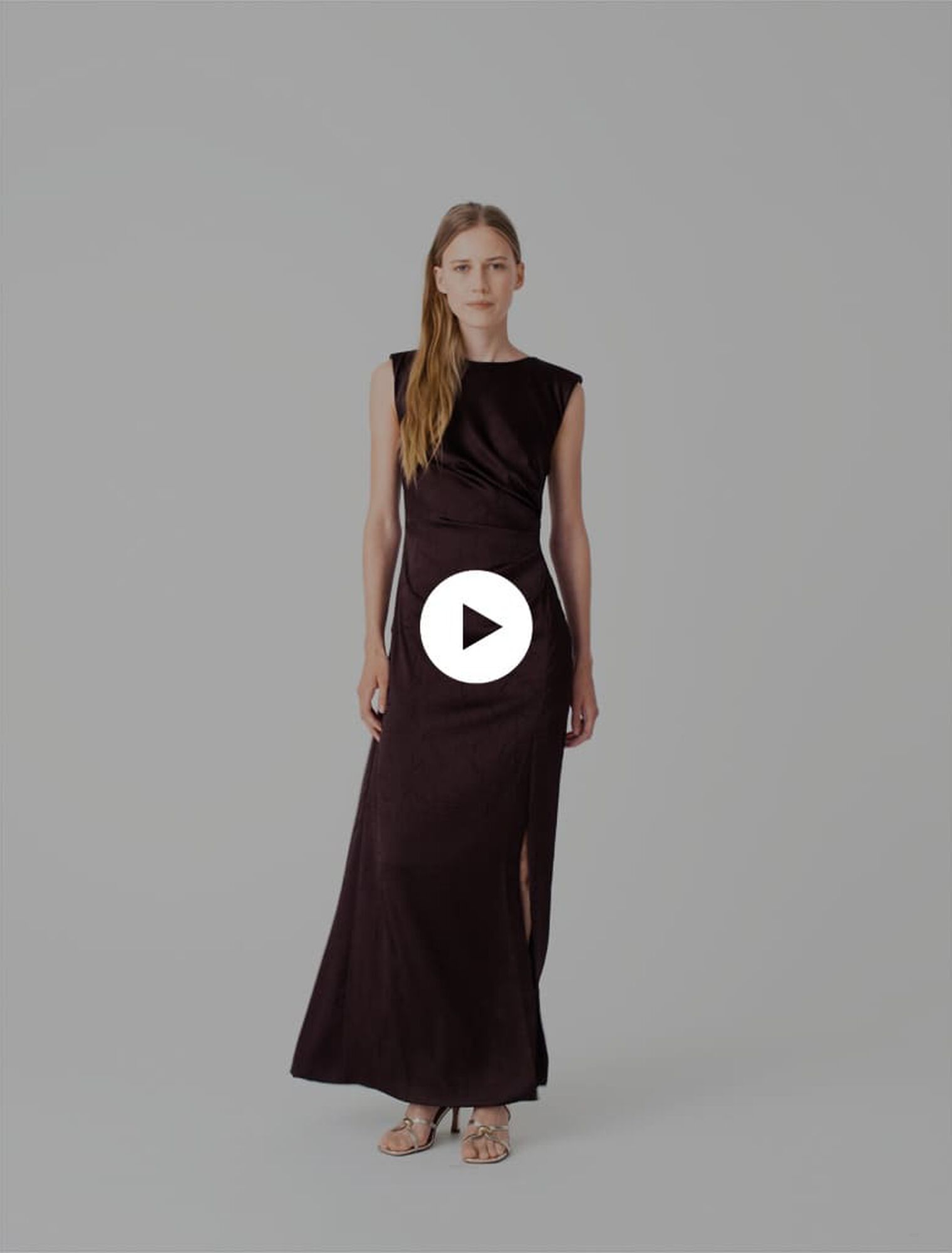 Robe longue effet satin drap&eacute;e