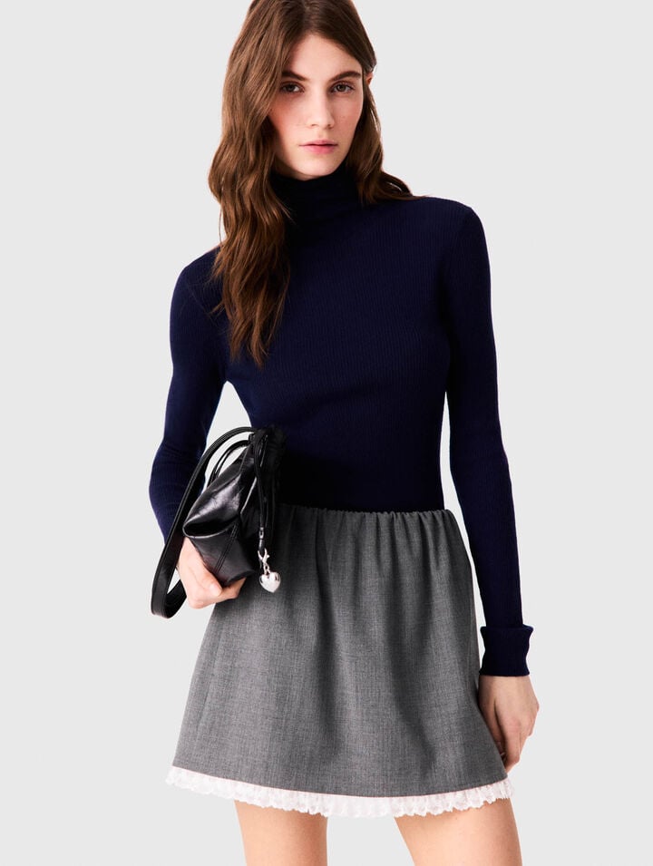 Short skirt with lace trim